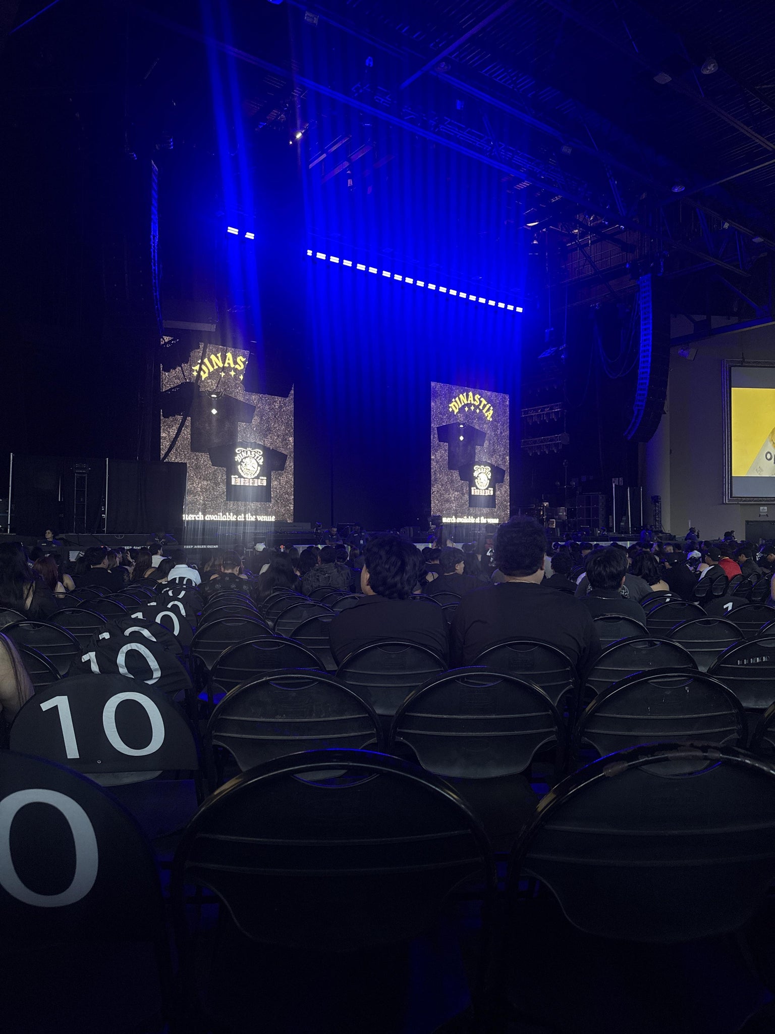 Vue réelle des fans prise de la Section 103 au site Lakewood Amphitheatre par Dulce A