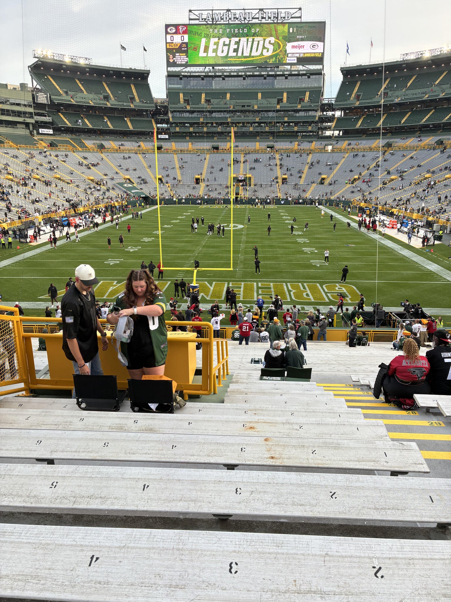 Vue réelle des fans prise de la Section 100 au site Lambeau Field par Connie C