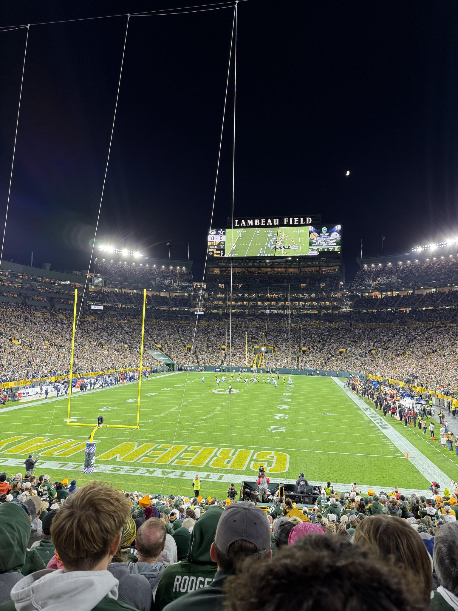 Vue réelle des fans prise de la Section 102 au site Lambeau Field par Mary Y