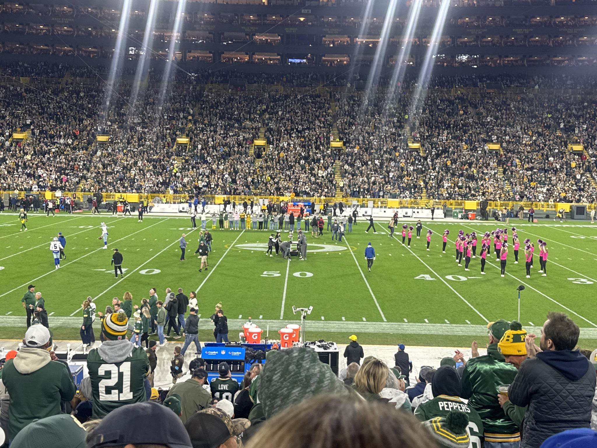 Vue réelle des fans prise de la Section 119 au site Lambeau Field par James O