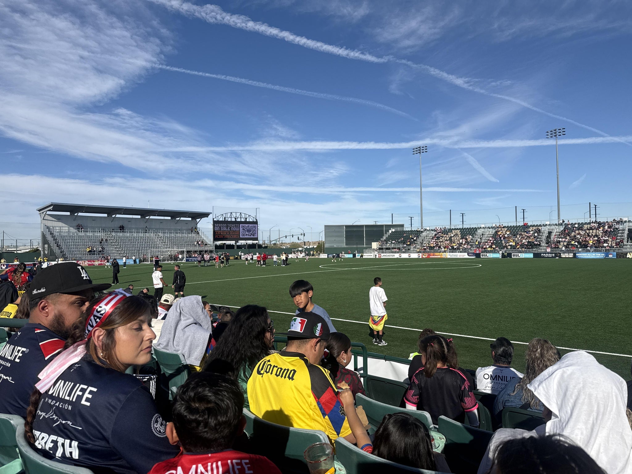Vue réelle des fans prise de la Section 111 au site Lancaster Municipal Stadium par Yolanda C