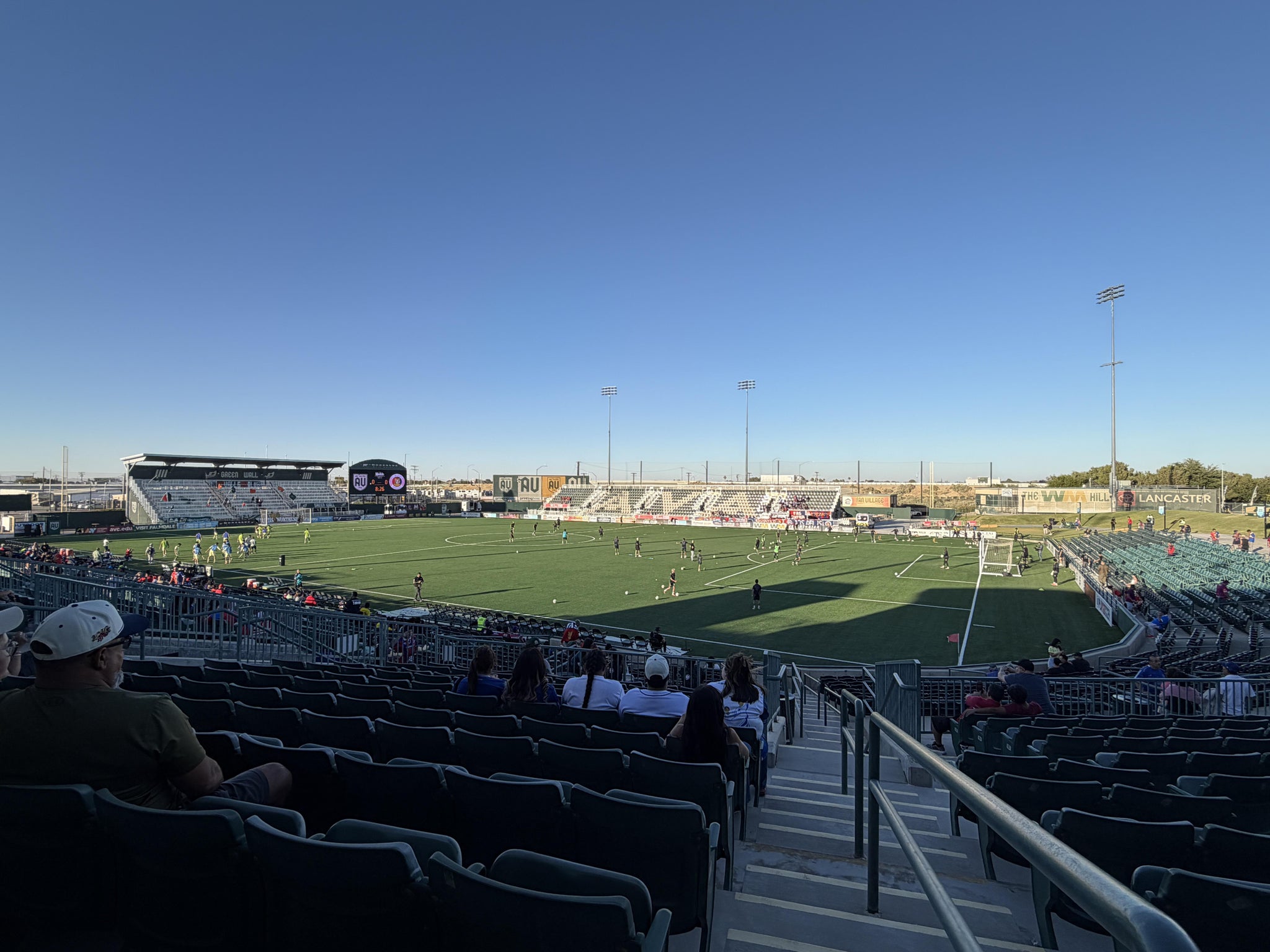 Vue réelle des fans prise de la Section 205 au site Lancaster Municipal Stadium par Gilberto G