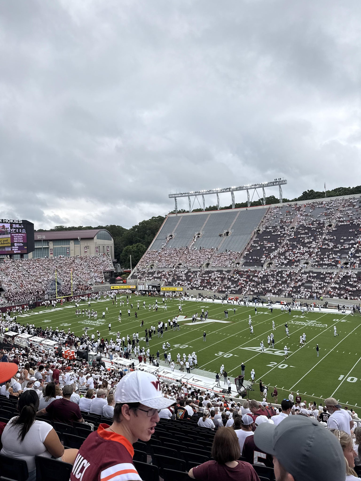 Vue réelle des fans prise de la Section 108 au site Lane Stadium par Melissa N