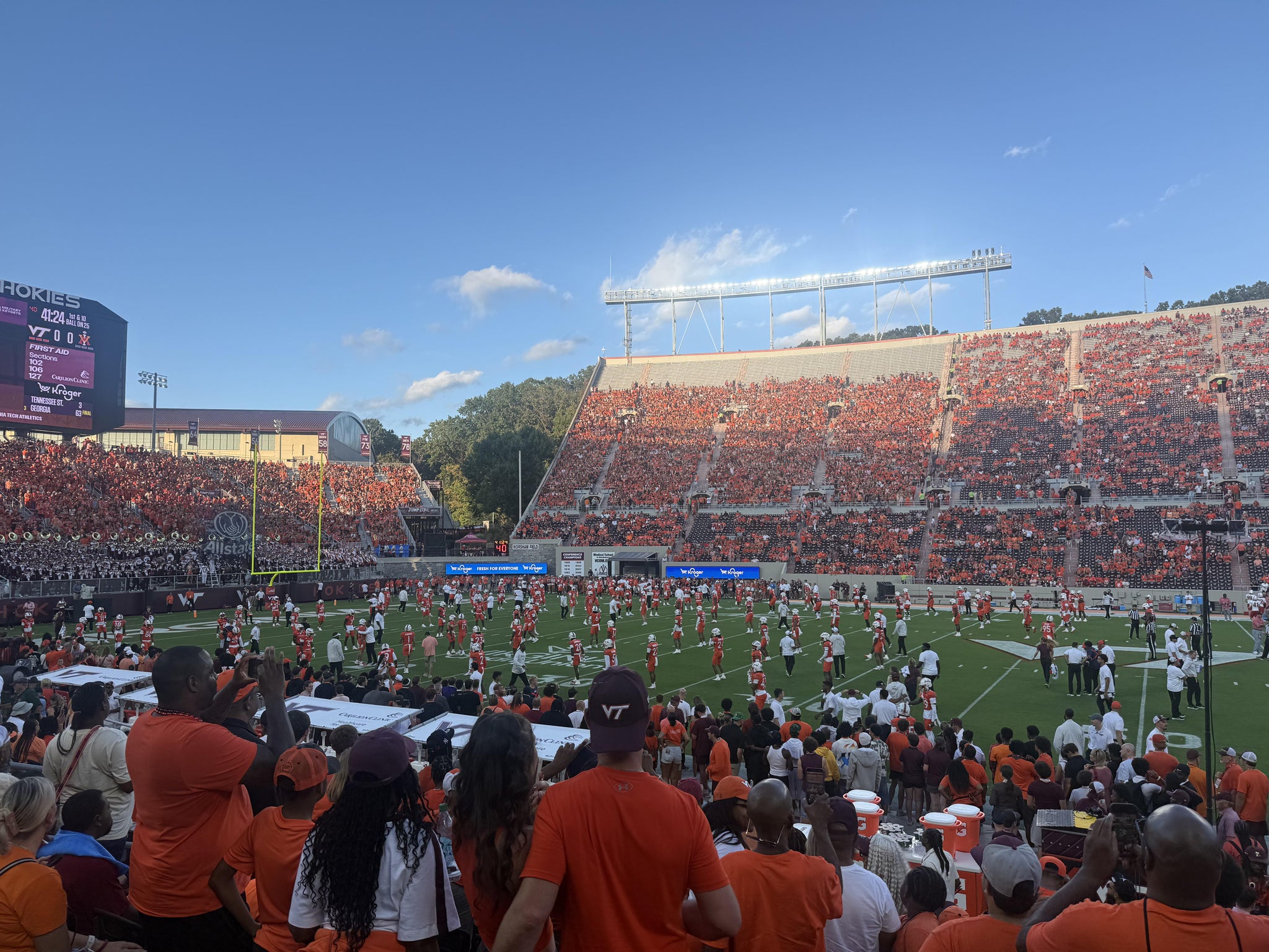 Vue réelle des fans prise de la Section 111 au site Lane Stadium par Matthew N