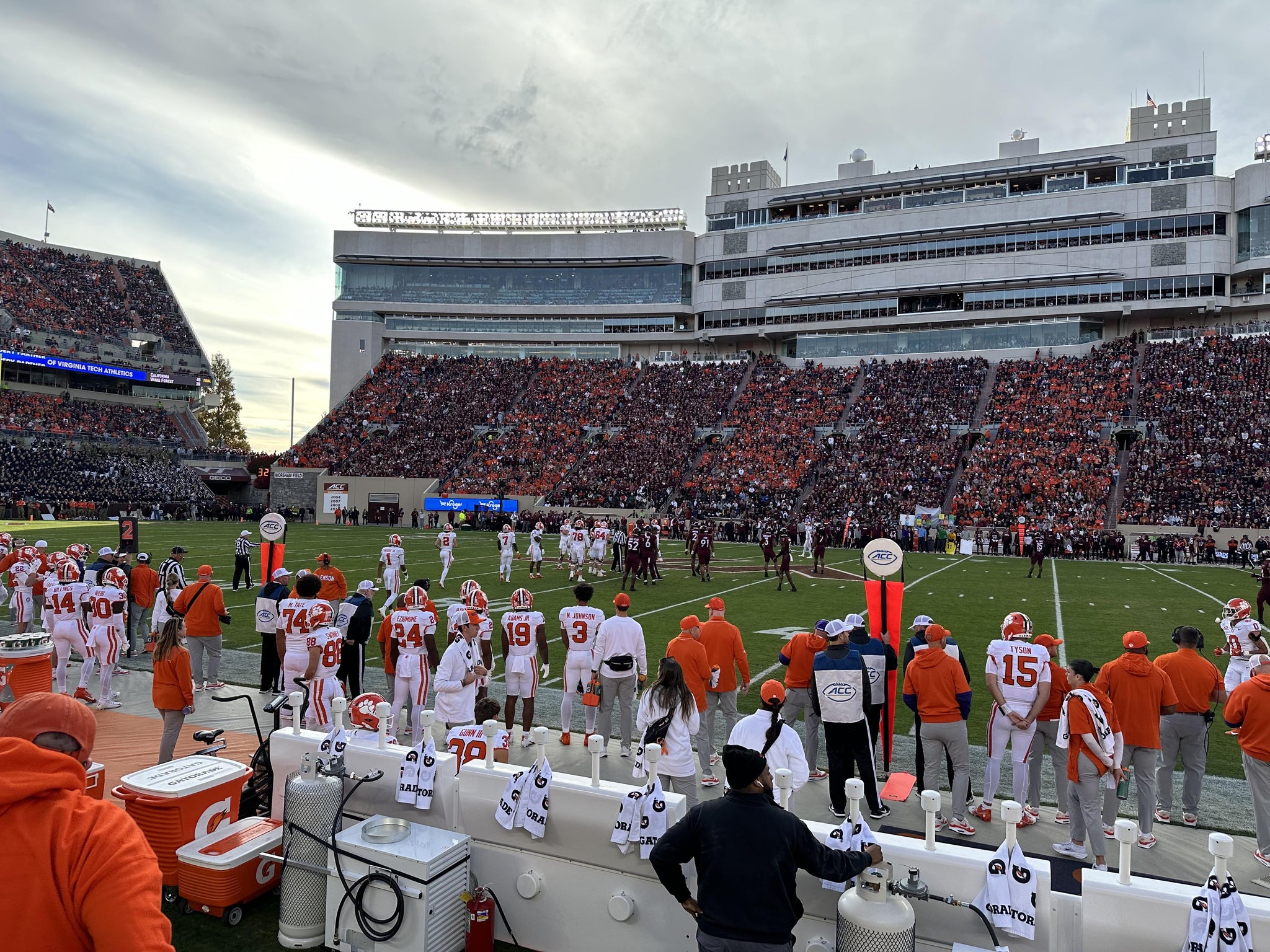 Vue réelle des fans prise de la Section 130 au site Lane Stadium par James S