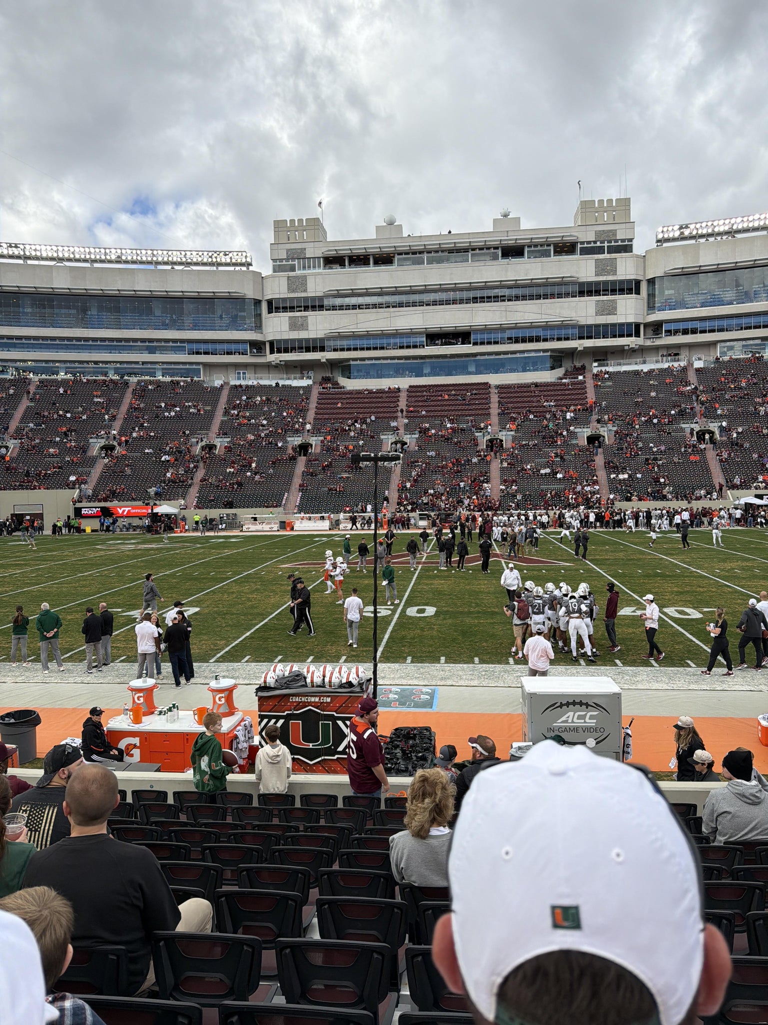 Vue réelle des fans prise de la Section 131 au site Lane Stadium par Kimberly J