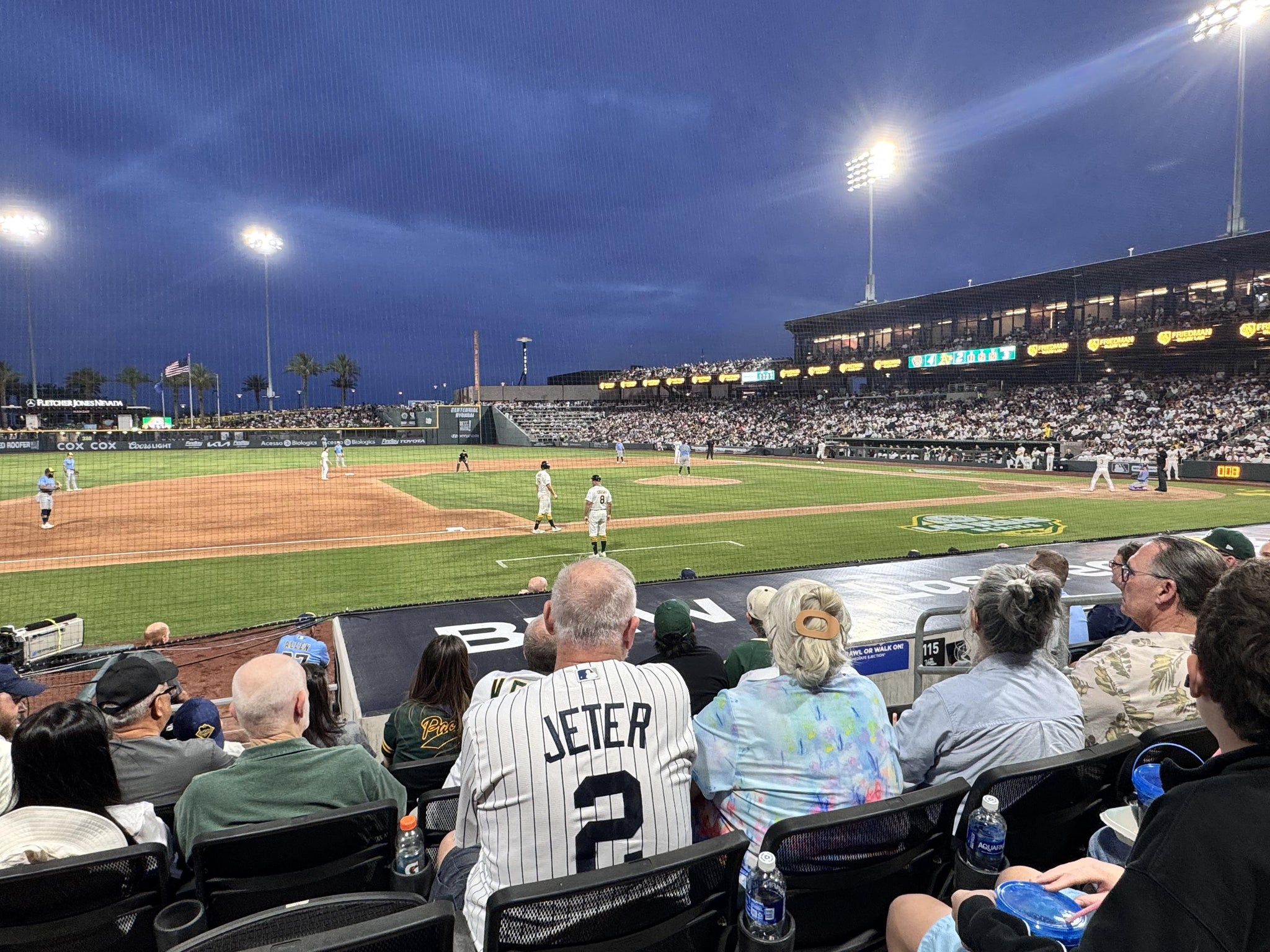 Vue réelle des fans prise de la Section 116 au site Las Vegas Ballpark par Anonymous User