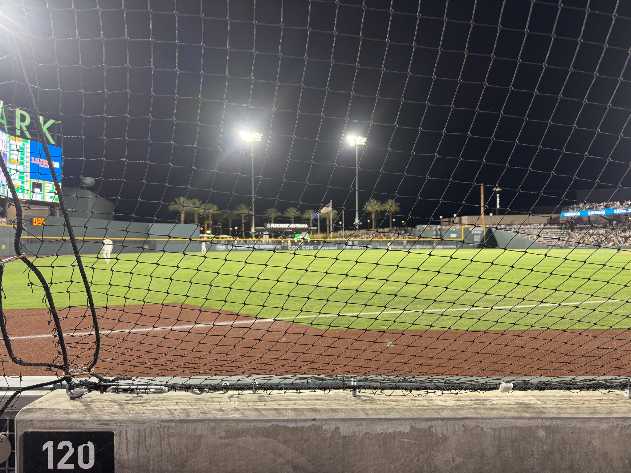 Vue réelle des fans prise de la Section 120 au site Las Vegas Ballpark par Anonymous User