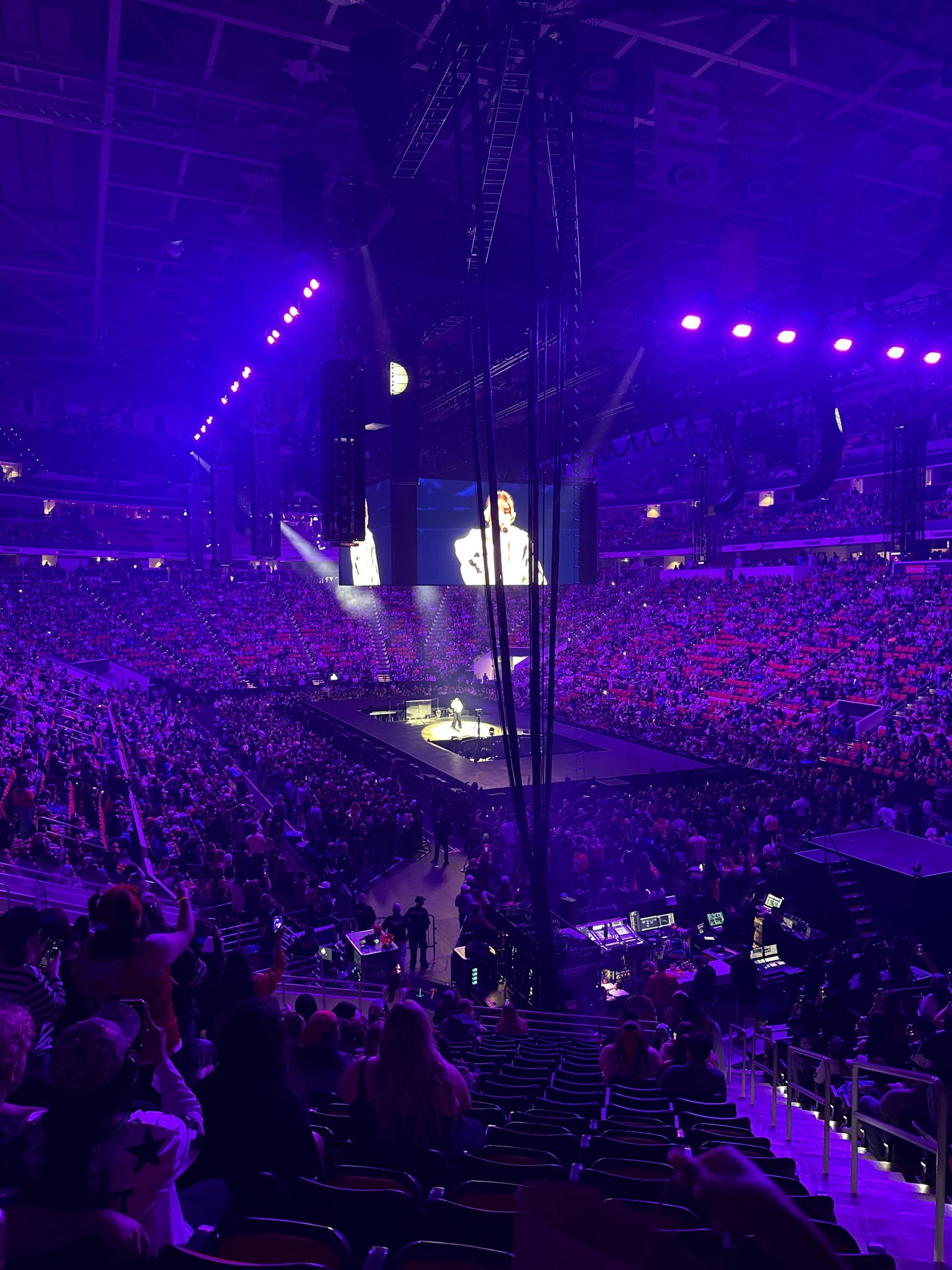 Vue réelle des fans prise de la Section 114 au site Lenovo Center par Natalie W