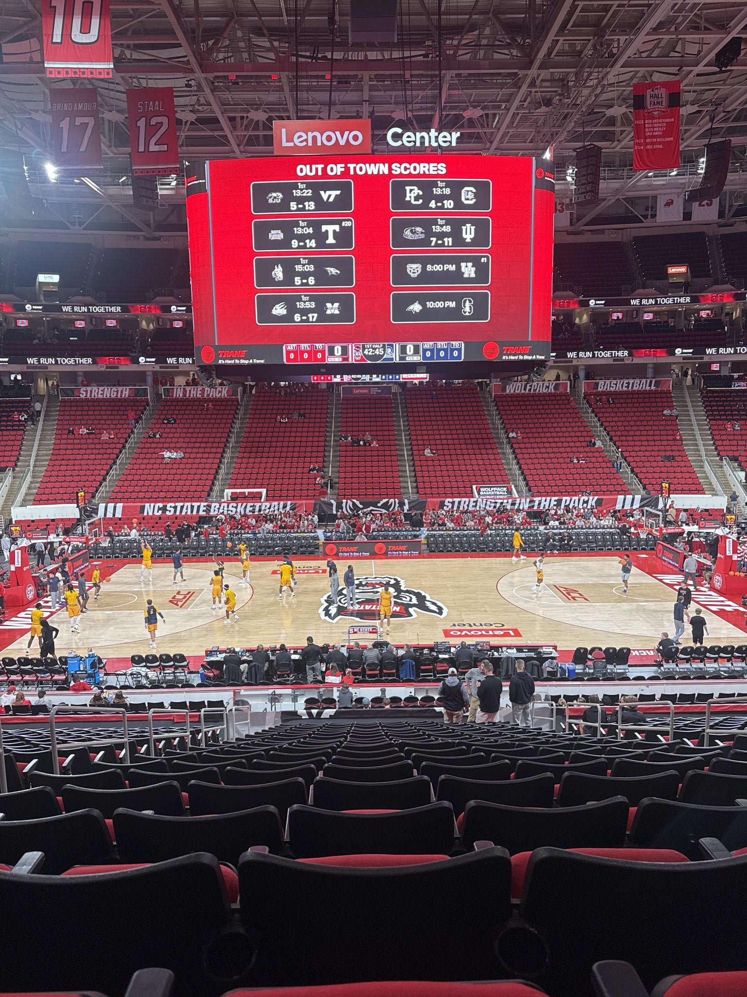 Vue réelle des fans prise de la Section 119 au site Lenovo Center par Shane N