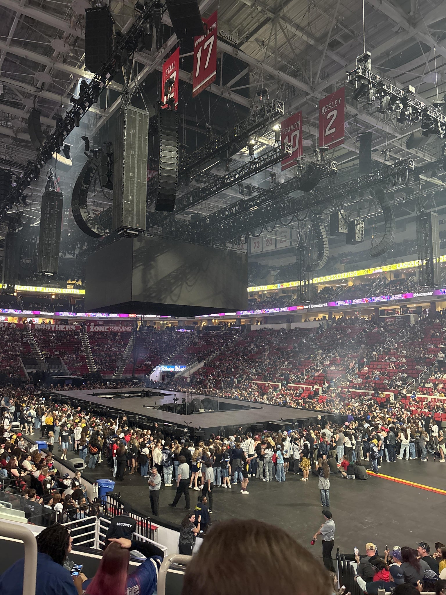 Vue réelle des fans prise de la Section 129 au site Lenovo Center par Cailey F