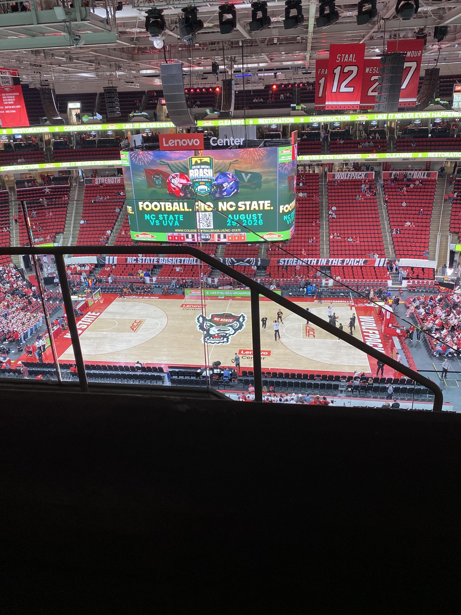 Vue réelle des fans prise de la Section 303 au site Lenovo Center par L P