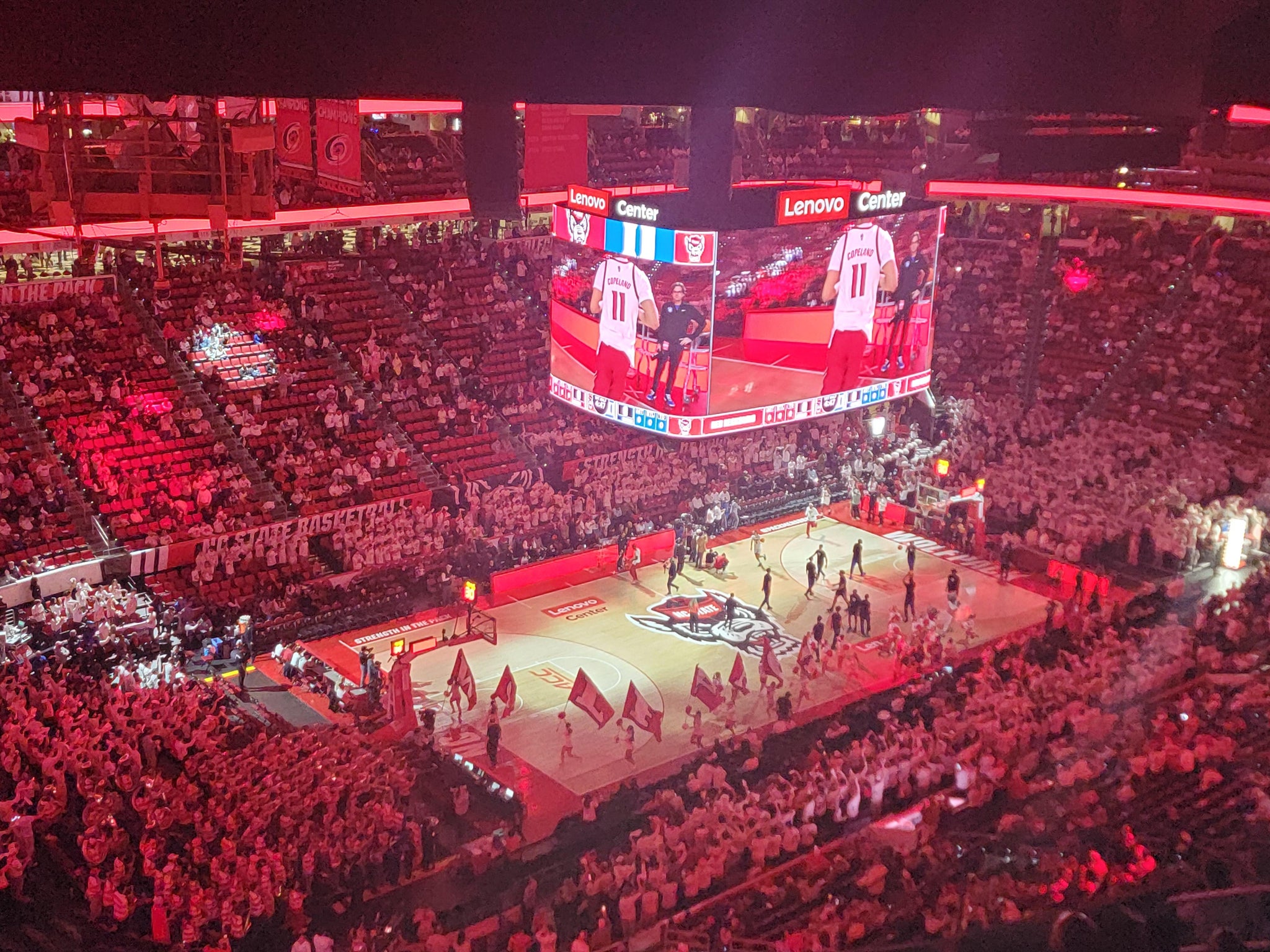 Vue réelle des fans prise de la Section 308 au site Lenovo Center par Joshua M