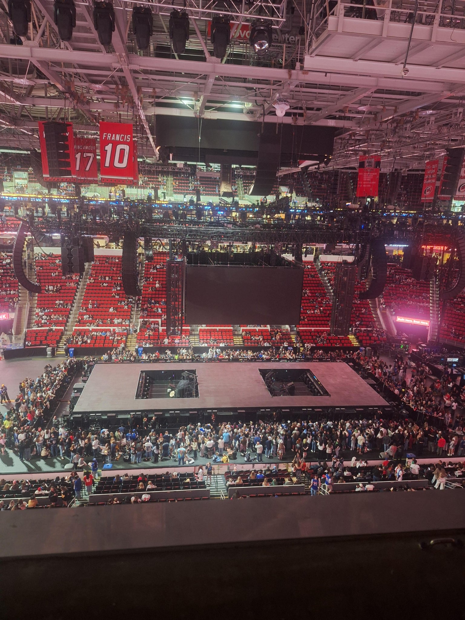 Vue réelle des fans prise de la Section 324 au site Lenovo Center par Maria H