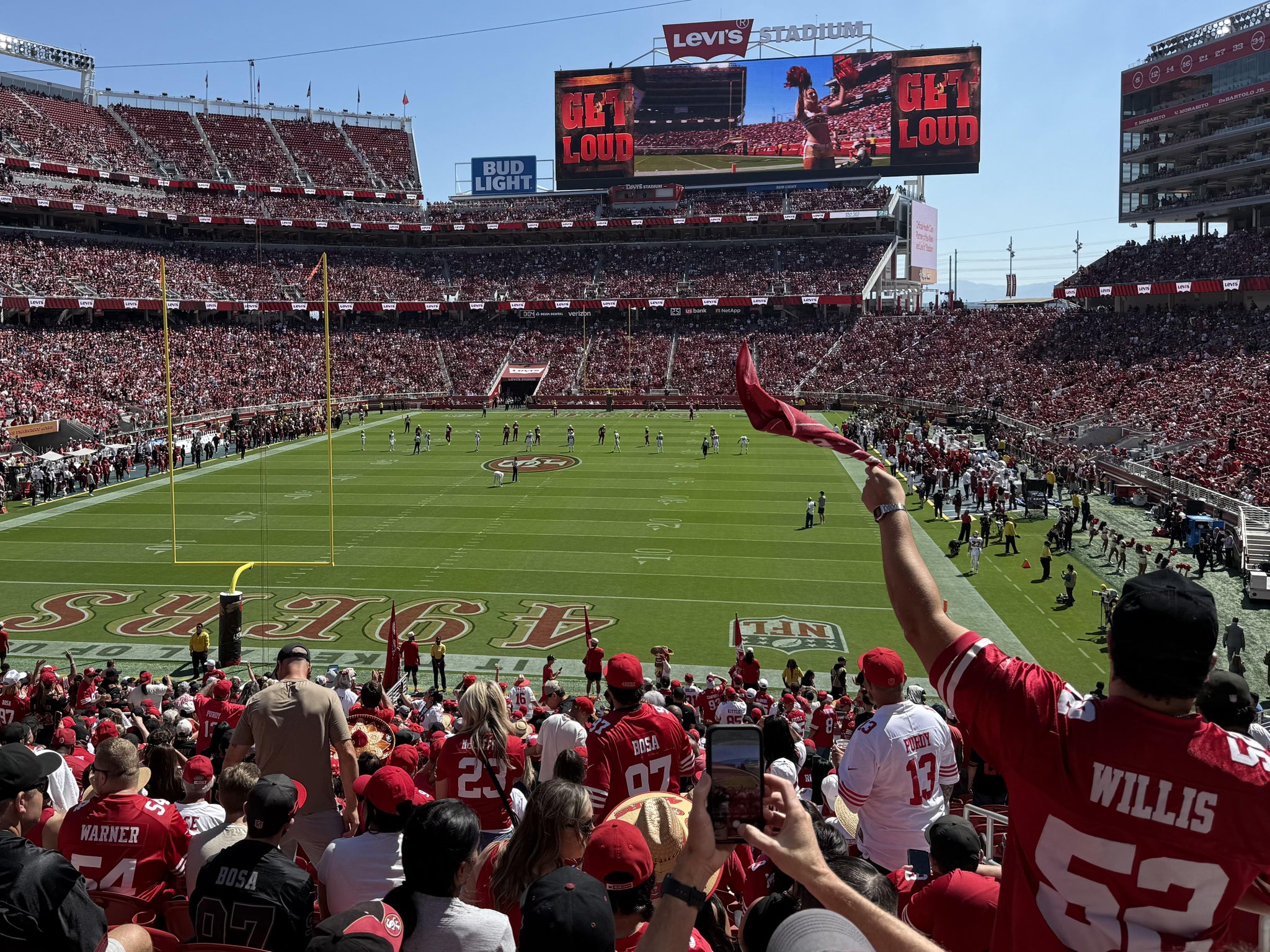 Vue réelle des fans prise de la Section 102 au site Levi's Stadium par Michael G