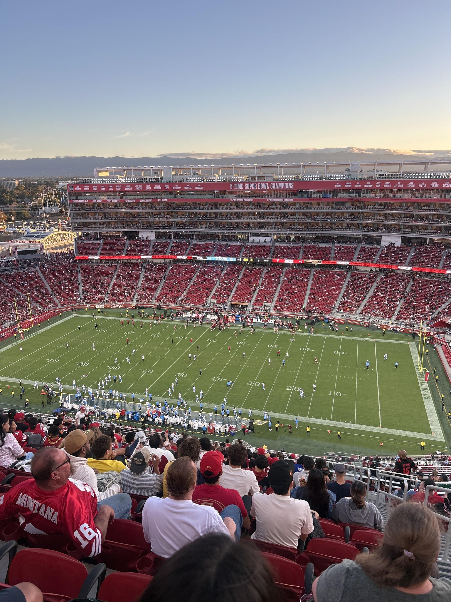 Vue réelle des fans prise de la Section 409 au site Levi's Stadium par Pearl G