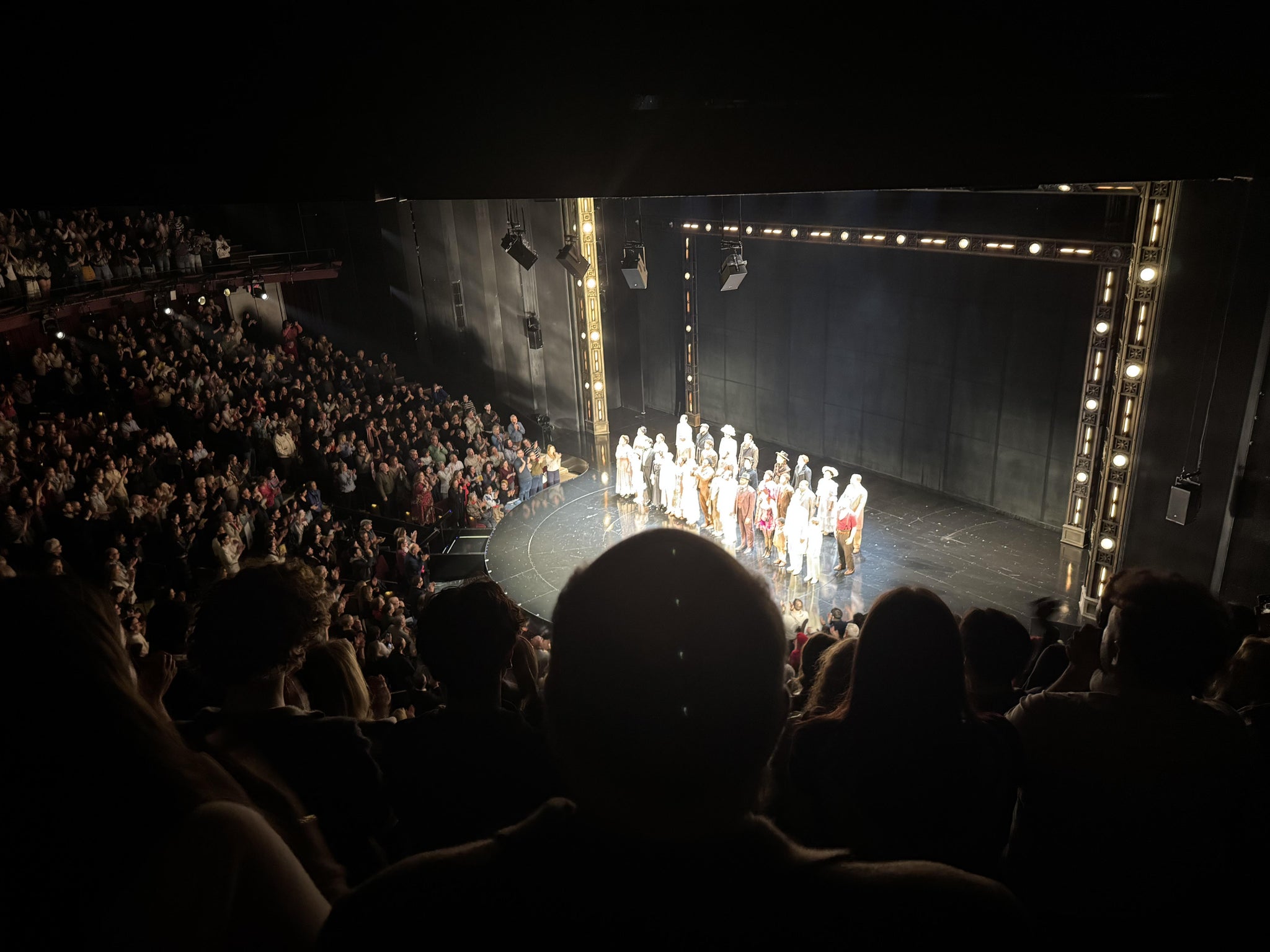 Vue réelle des fans prise de la Loge Right au site Lincoln Center Theater - Vivian Beaumont par Sebastian P