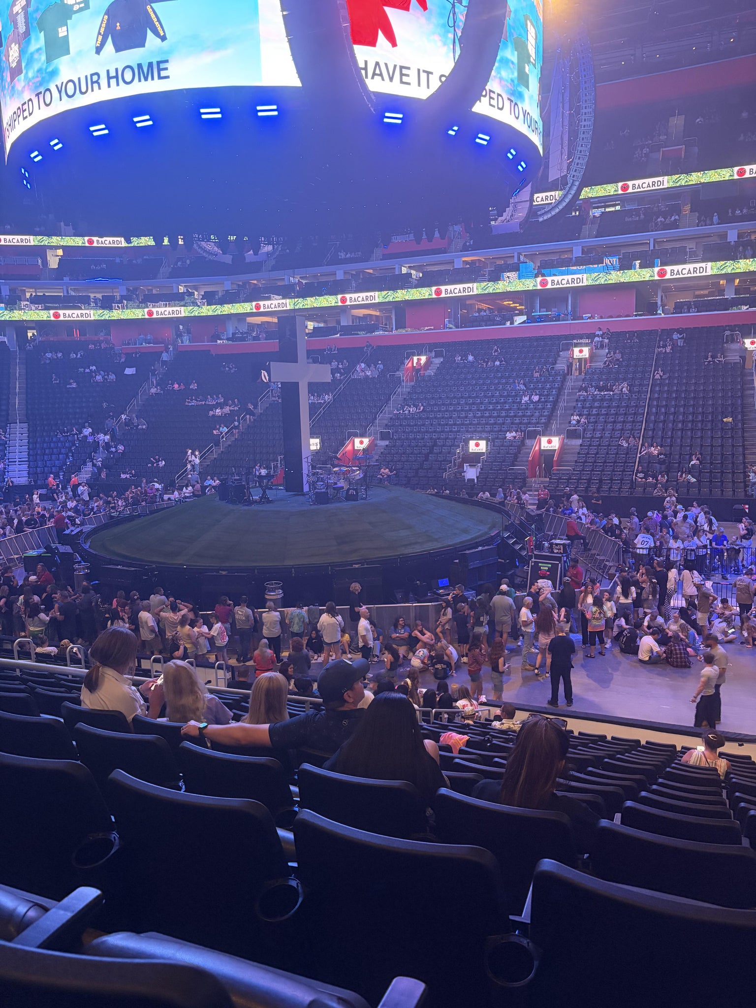 Vue réelle des fans prise de la Section 107 au site Little Caesars Arena par Kim W