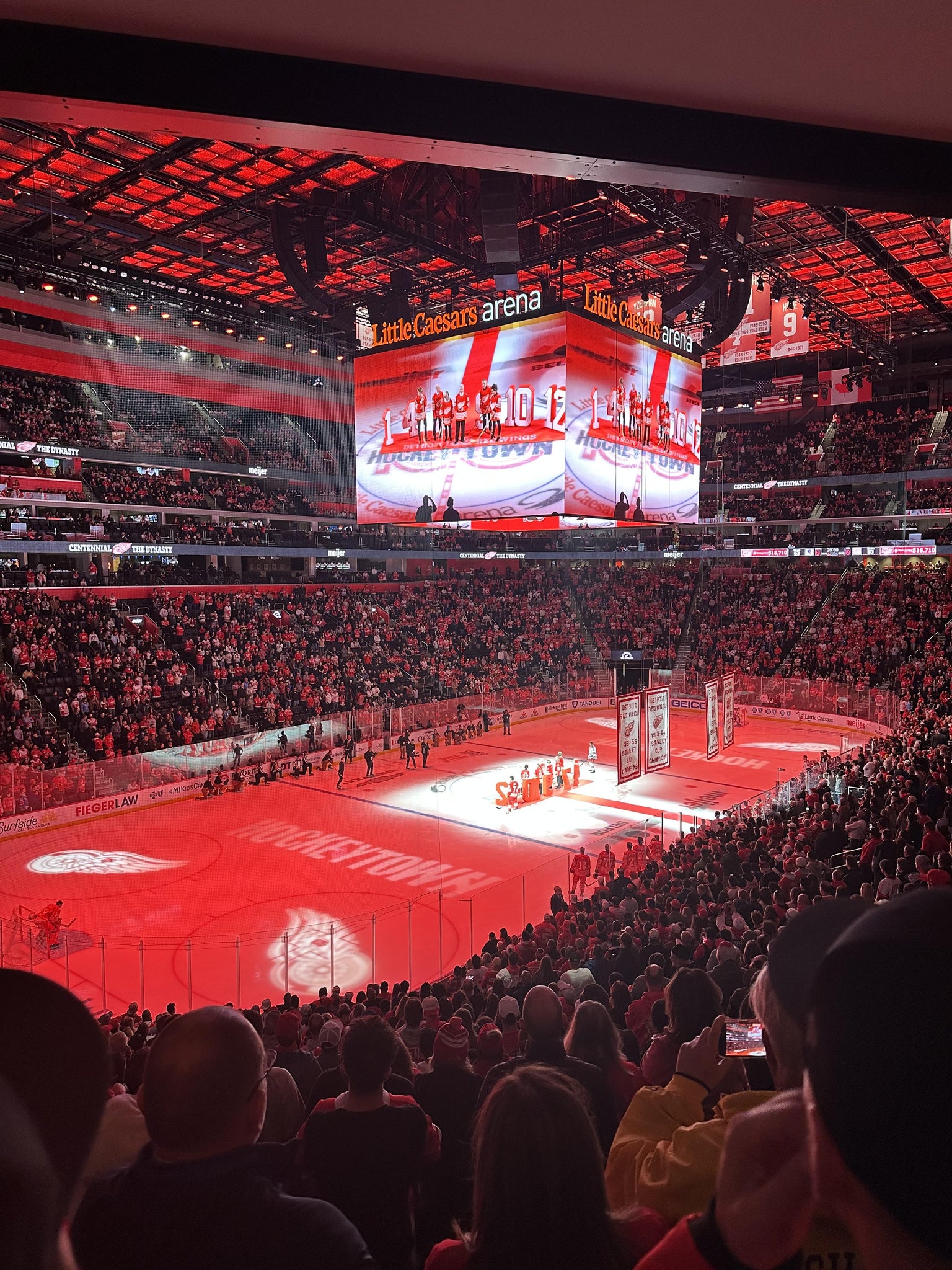 Vue réelle des fans prise de la Section 126 au site Little Caesars Arena par Mona R