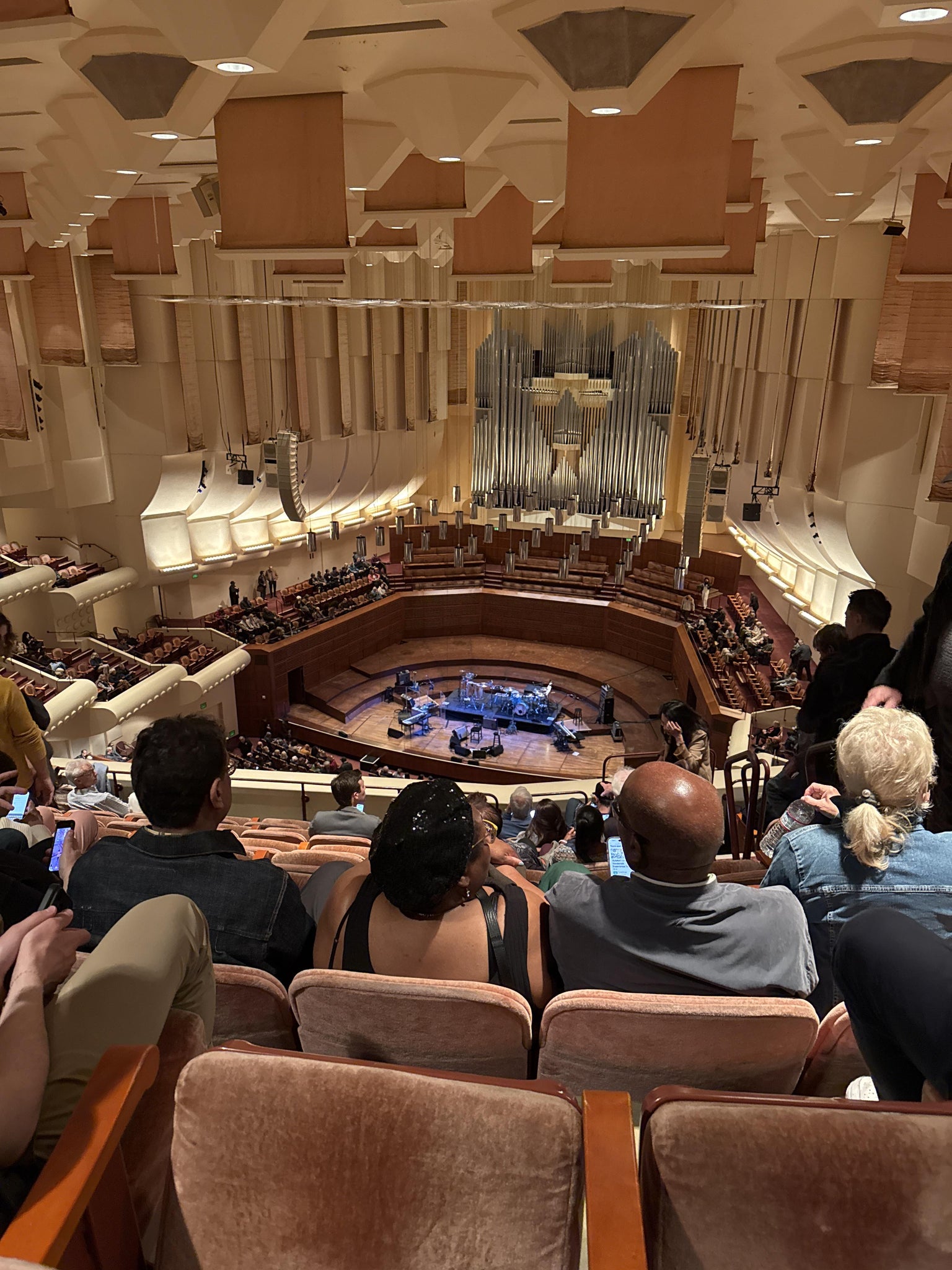 Vue réelle des fans prise de la 2 Trff au site Louise M. Davies Symphony Hall par Veronica R