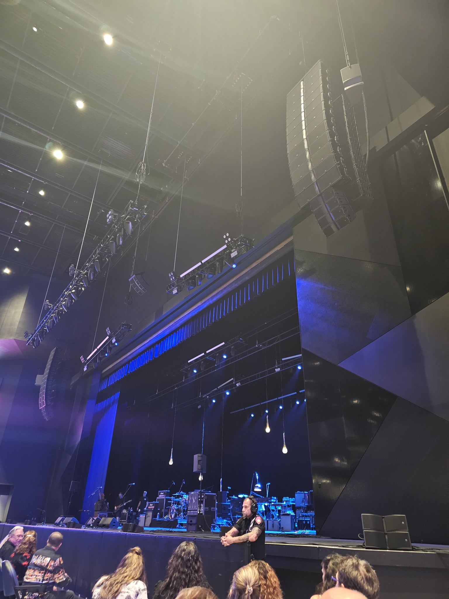 Vue réelle des fans prise de la Section 101 au site Lucas Oil Live at WinStar World Casino and Resort par Aaron M