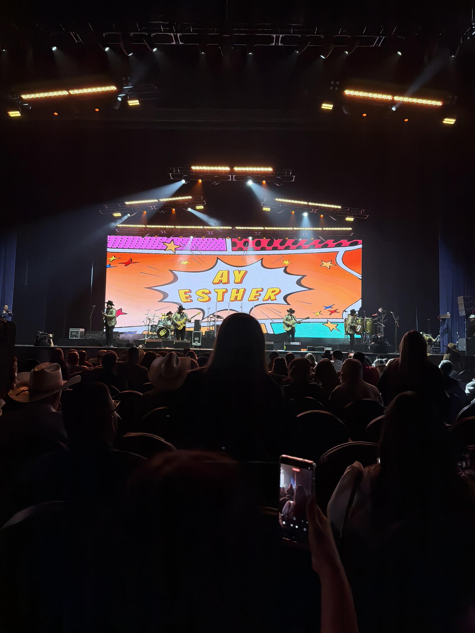 Vue réelle des fans prise de la Section 103 au site Lucas Oil Live at WinStar World Casino and Resort par Anonymous User