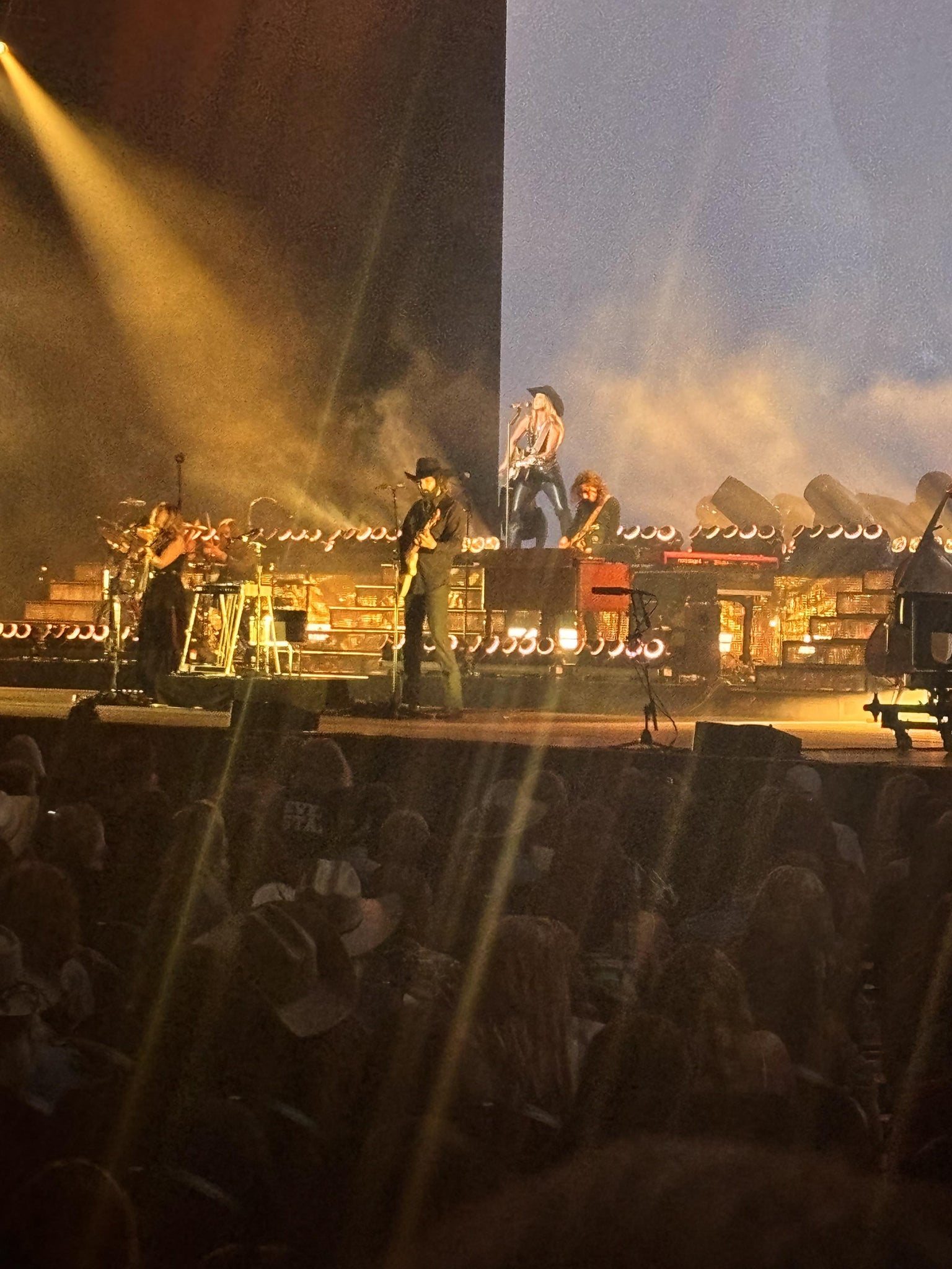 Vue réelle des fans prise de la Section 201 au site Lucas Oil Live at WinStar World Casino and Resort par Louis P