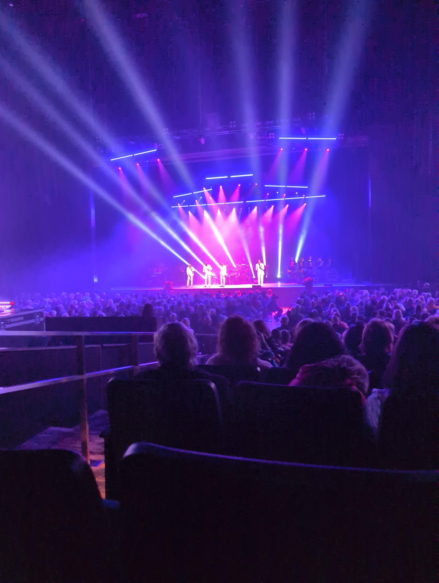Vue réelle des fans prise de la Section 202 au site Lucas Oil Live at WinStar World Casino and Resort par Kimberly  E