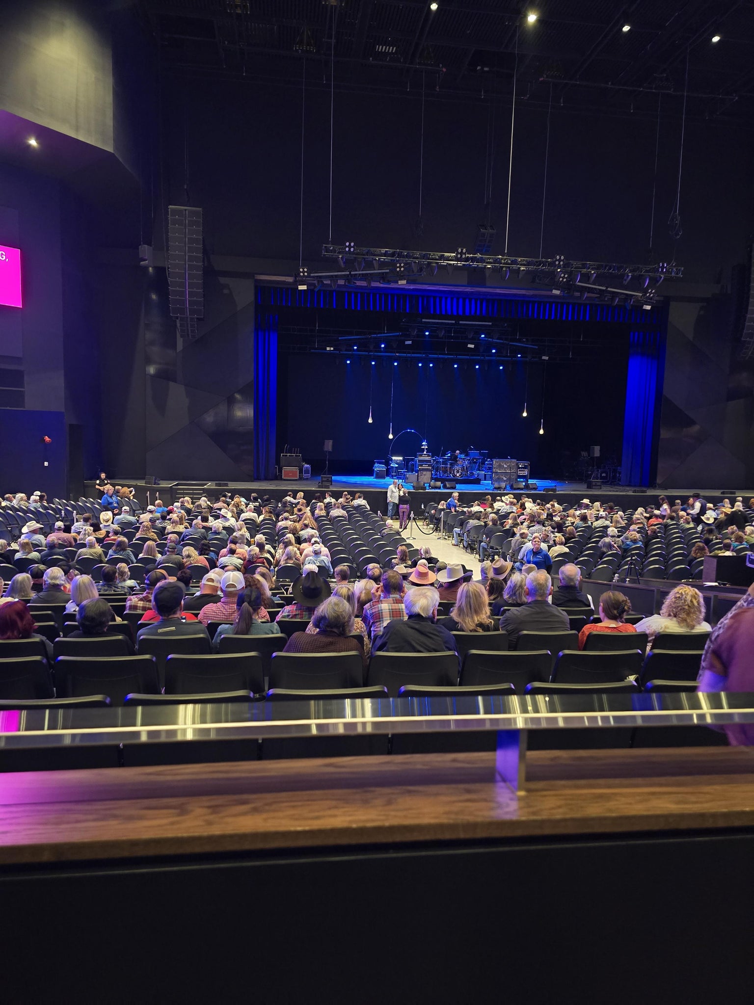 Vue réelle des fans prise de la Section 304 au site Lucas Oil Live at WinStar World Casino and Resort par Rodney C