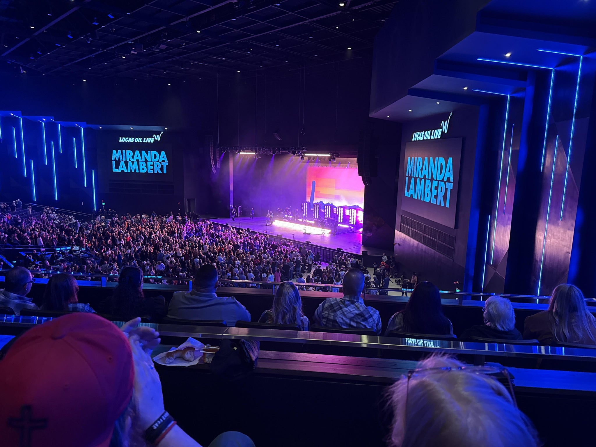Vue réelle des fans prise de la Section 401 au site Lucas Oil Live at WinStar World Casino and Resort par Anonymous User