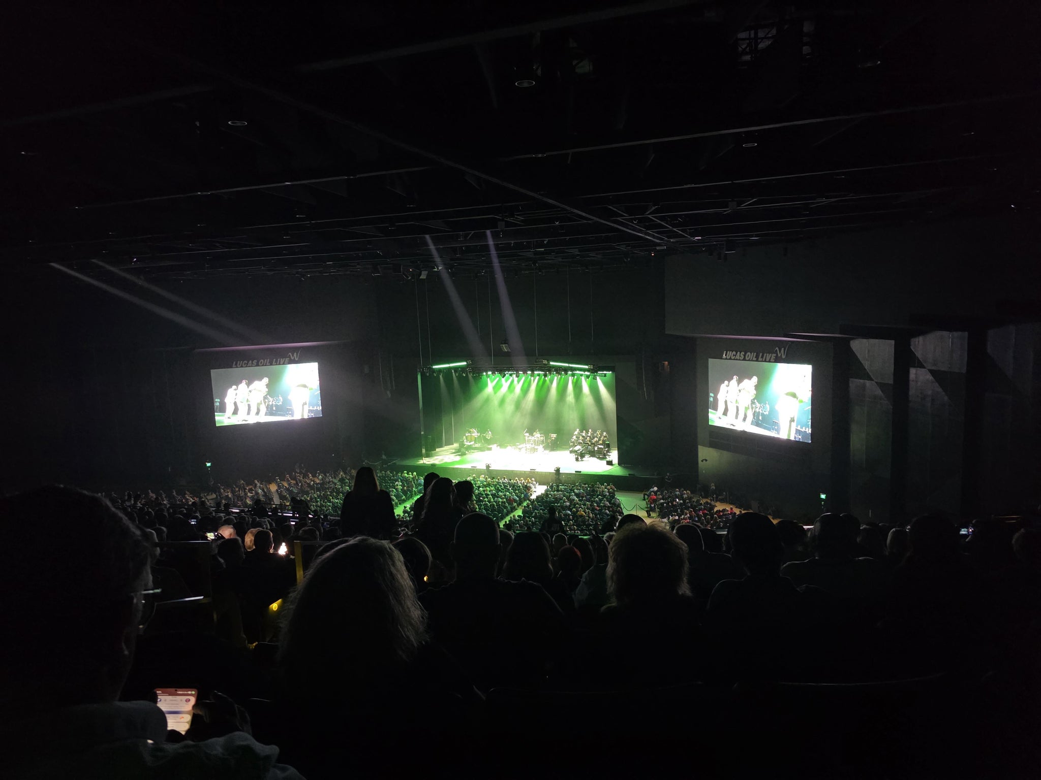 Vue réelle des fans prise de la Section 402 au site Lucas Oil Live at WinStar World Casino and Resort par Aimee S