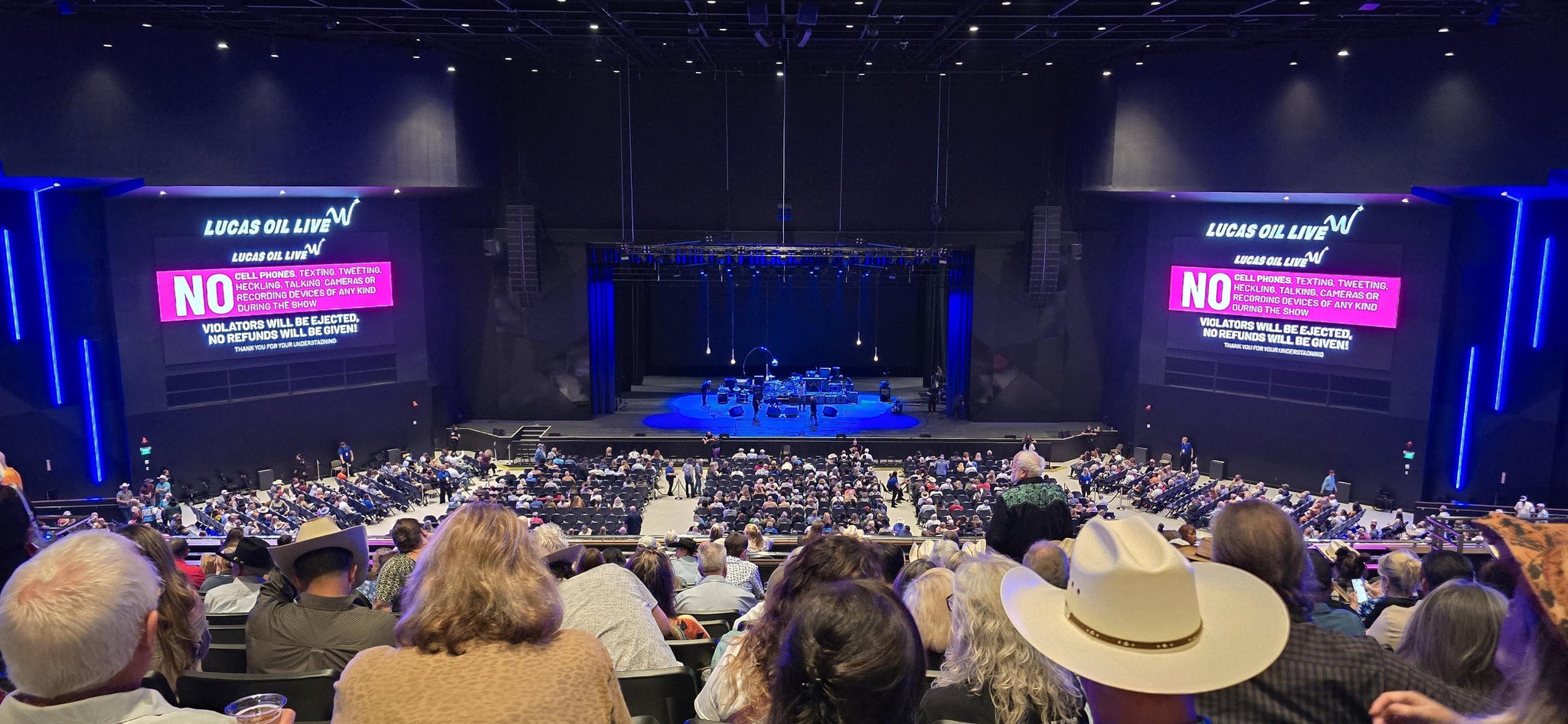 Vue réelle des fans prise de la Section 404 au site Lucas Oil Live at WinStar World Casino and Resort par Melissa E