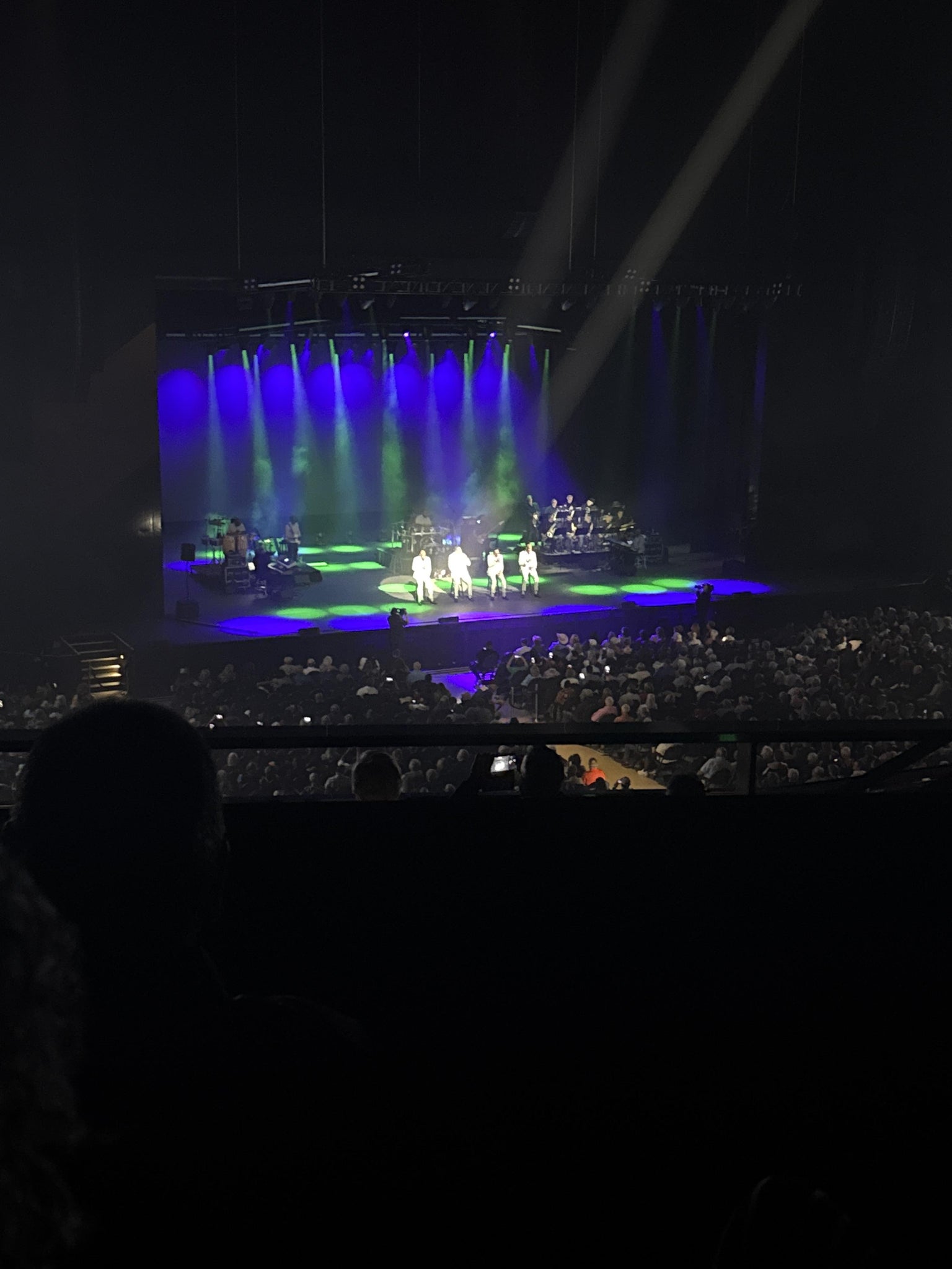 Vue réelle des fans prise de la Section 406 au site Lucas Oil Live at WinStar World Casino and Resort par Janie A