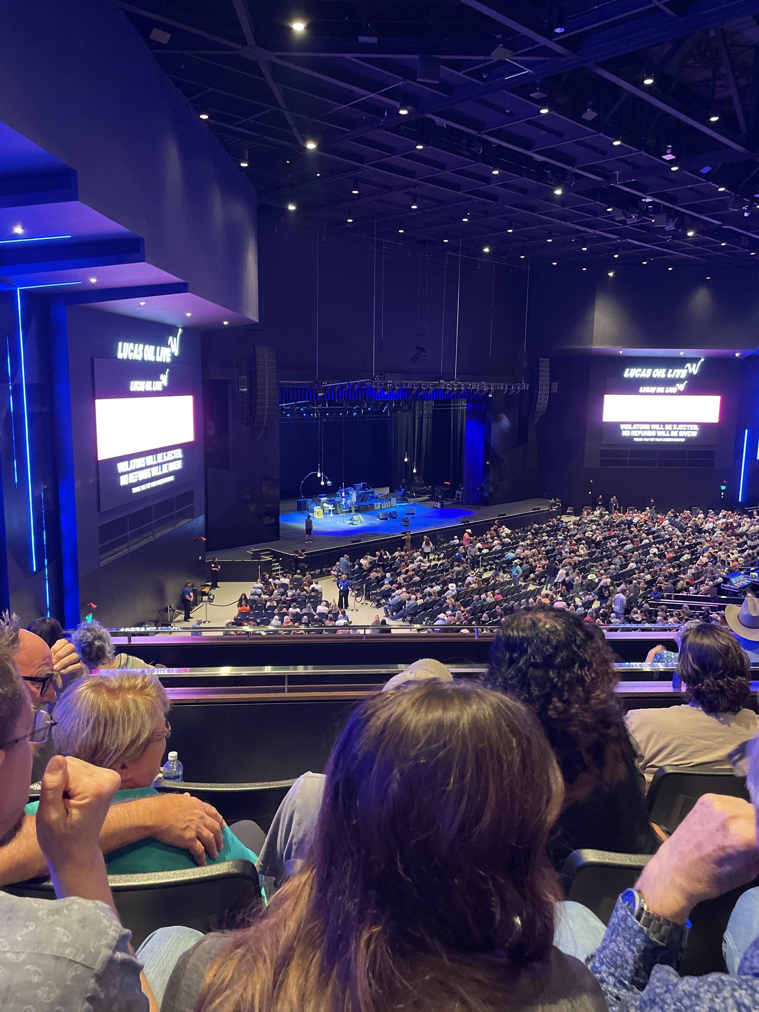 Vue réelle des fans prise de la Section 407 au site Lucas Oil Live at WinStar World Casino and Resort par Raymond A