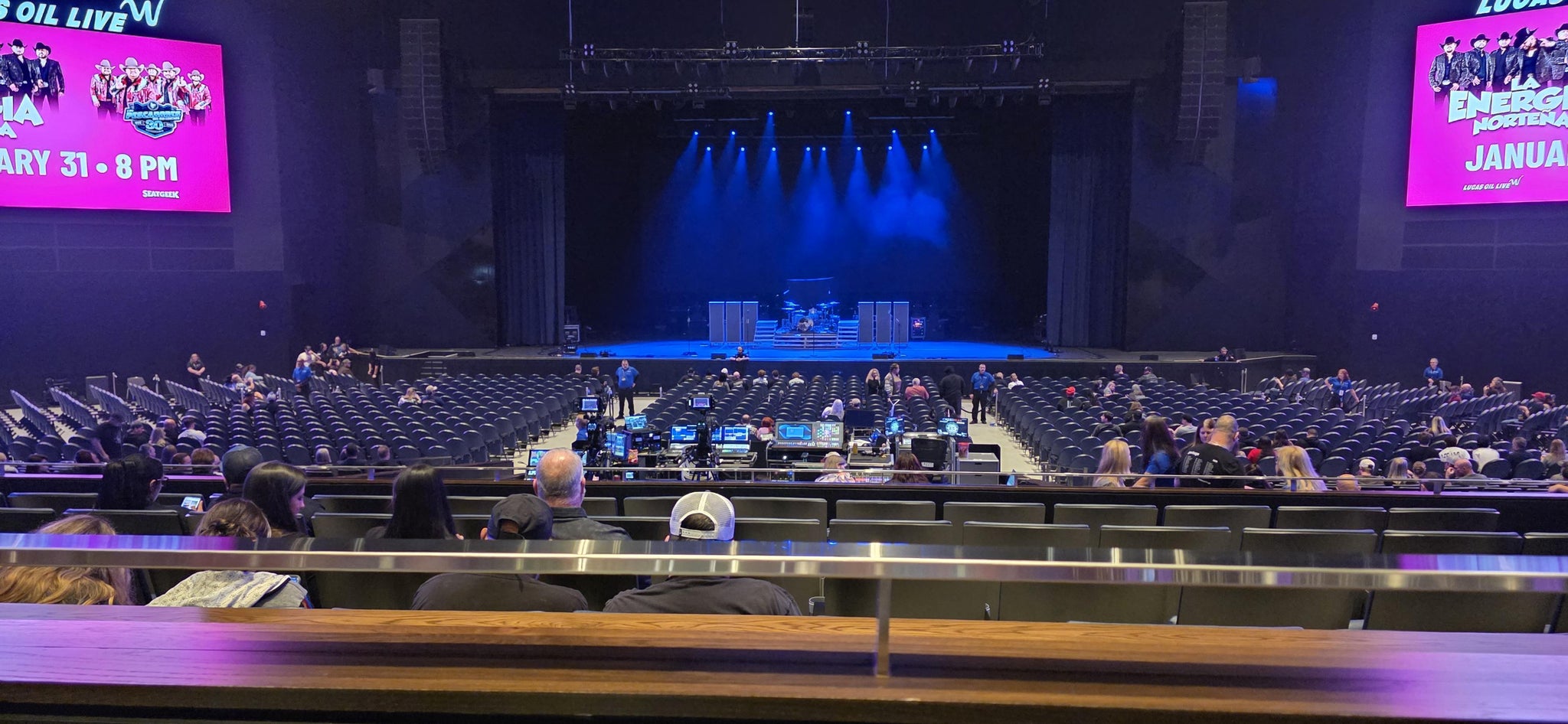 Vue réelle des fans prise de la Club D au site Lucas Oil Live at WinStar World Casino and Resort par Joshua L