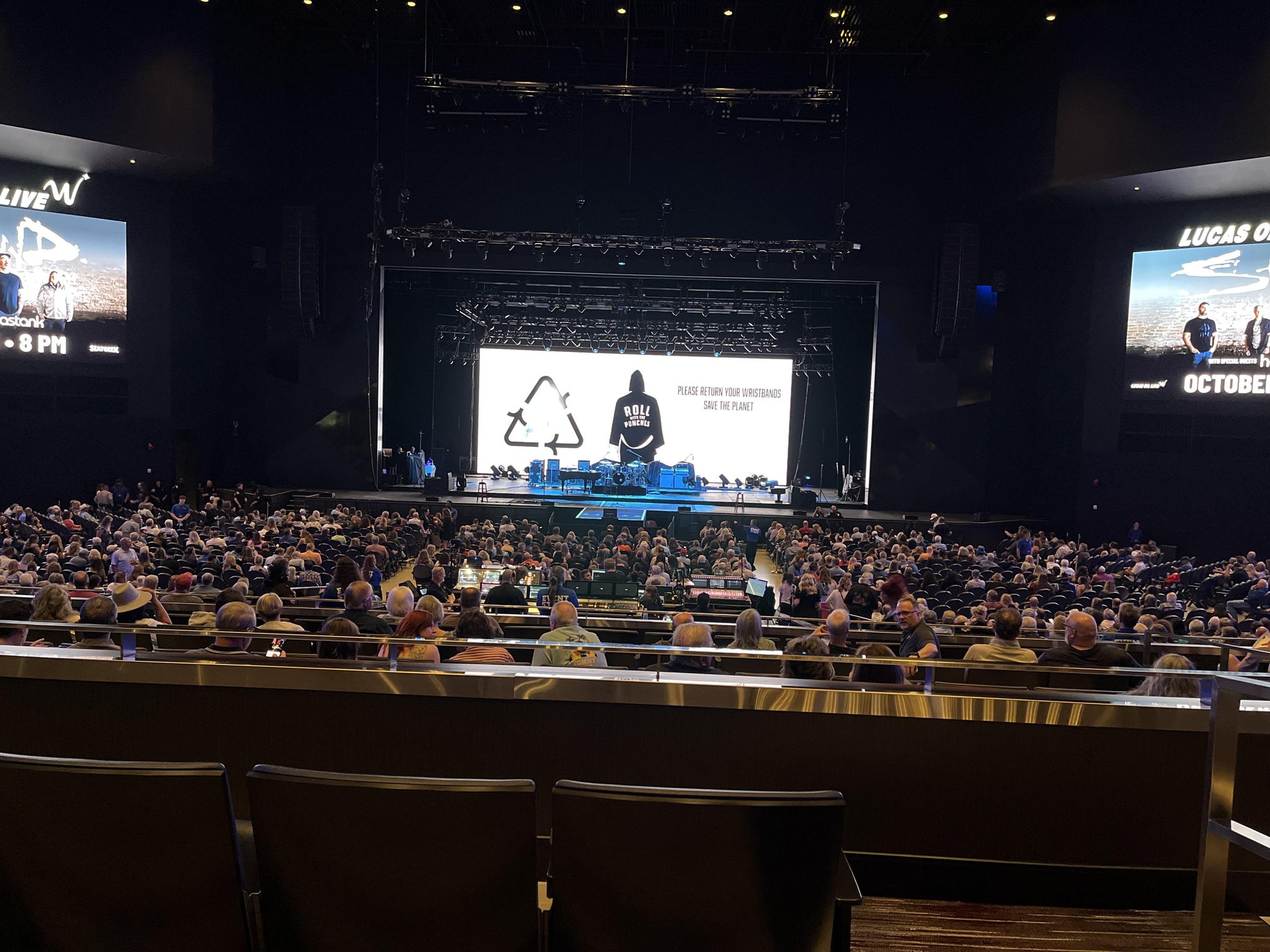 Vue réelle des fans prise de la Club D au site Lucas Oil Live at WinStar World Casino and Resort par Anonymous User