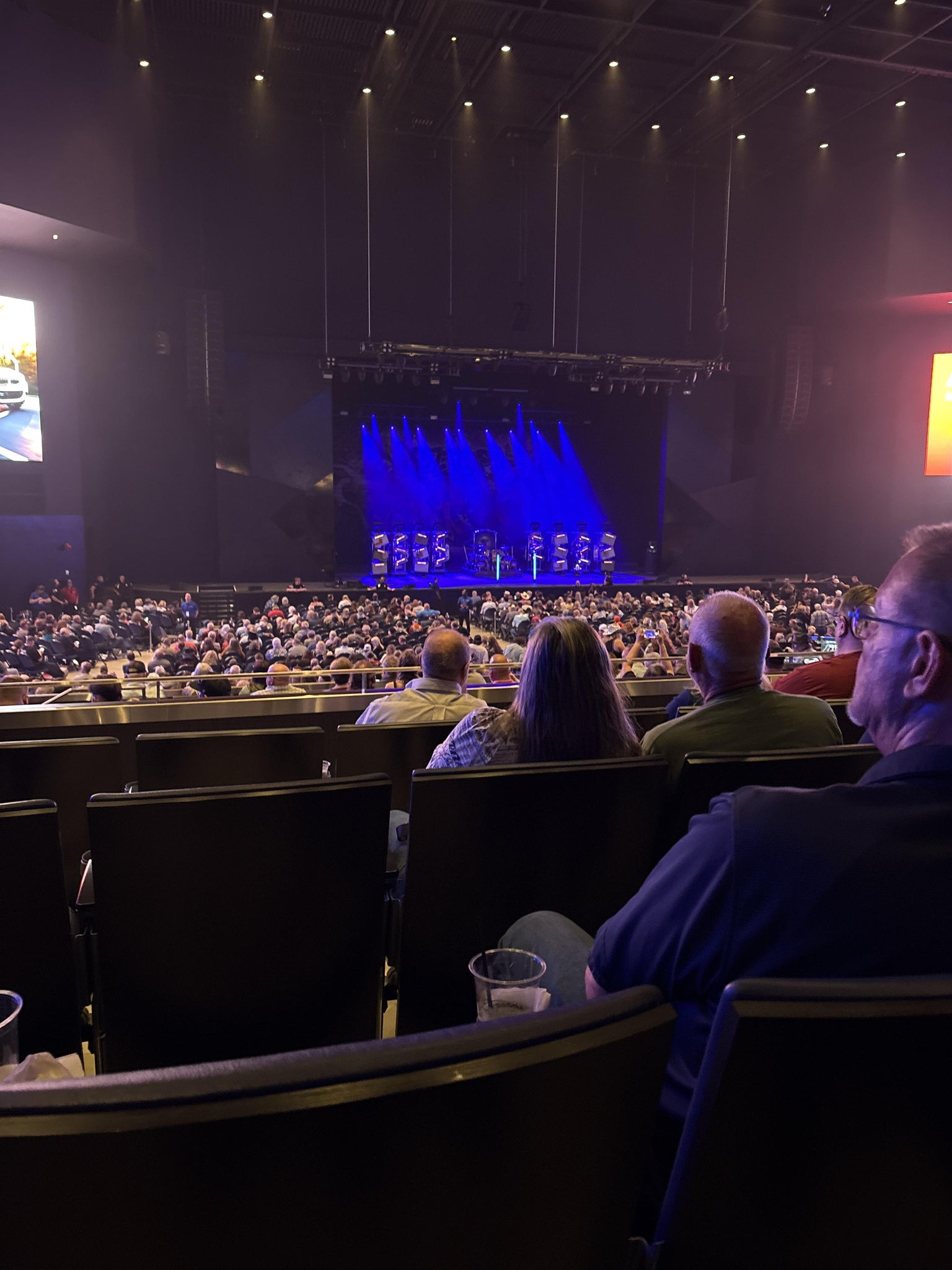 Vue réelle des fans prise de la Club F au site Lucas Oil Live at WinStar World Casino and Resort par Anonymous User