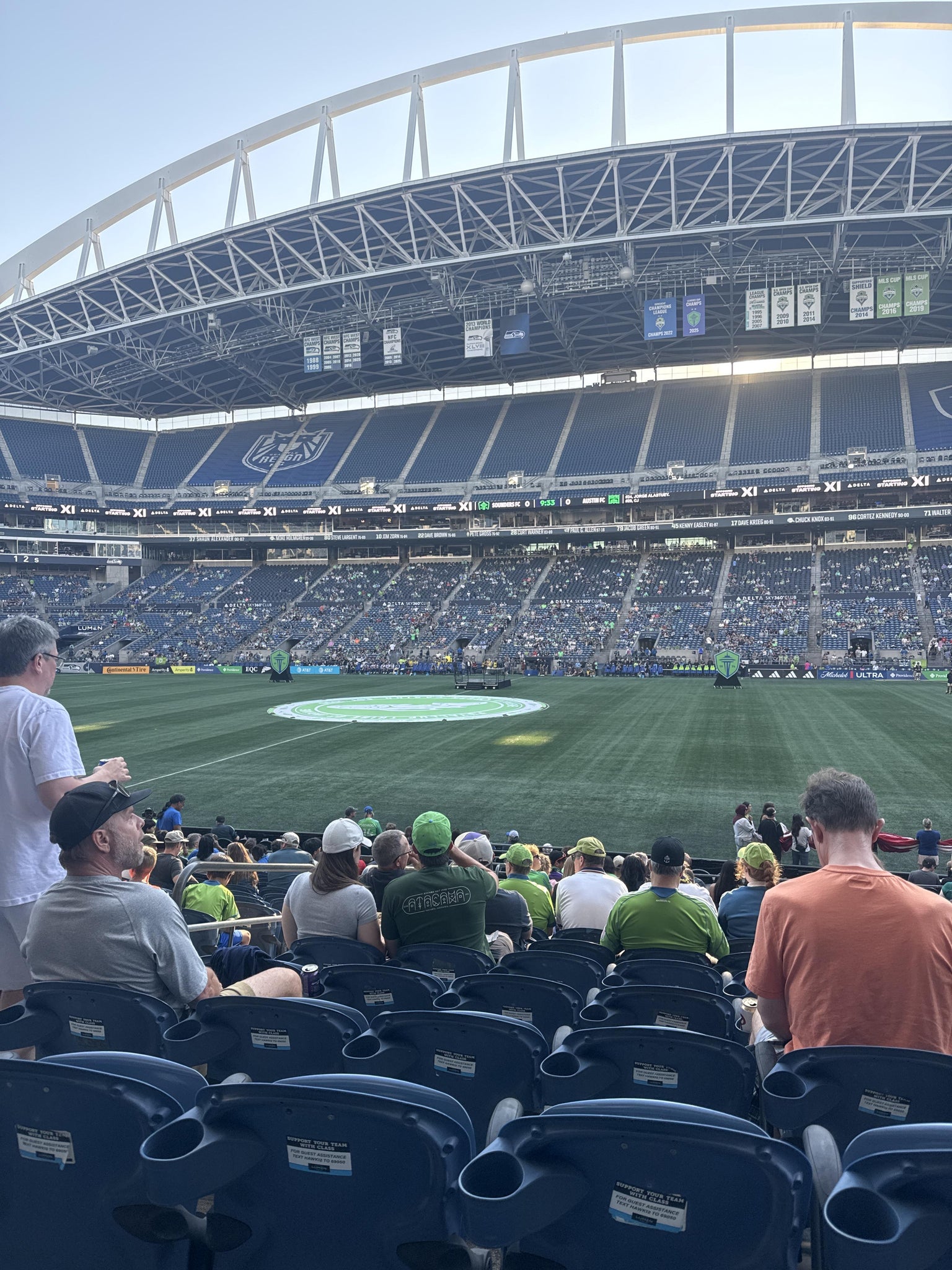 Vue réelle des fans prise de la Section 107 au site Lumen Field par Manuella C