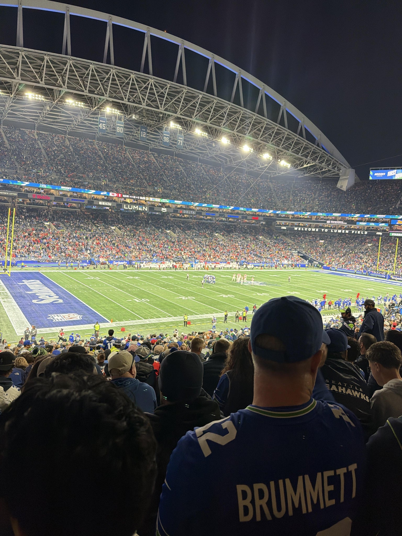 Vue réelle des fans prise de la Section 240 au site Lumen Field par Stephen  J