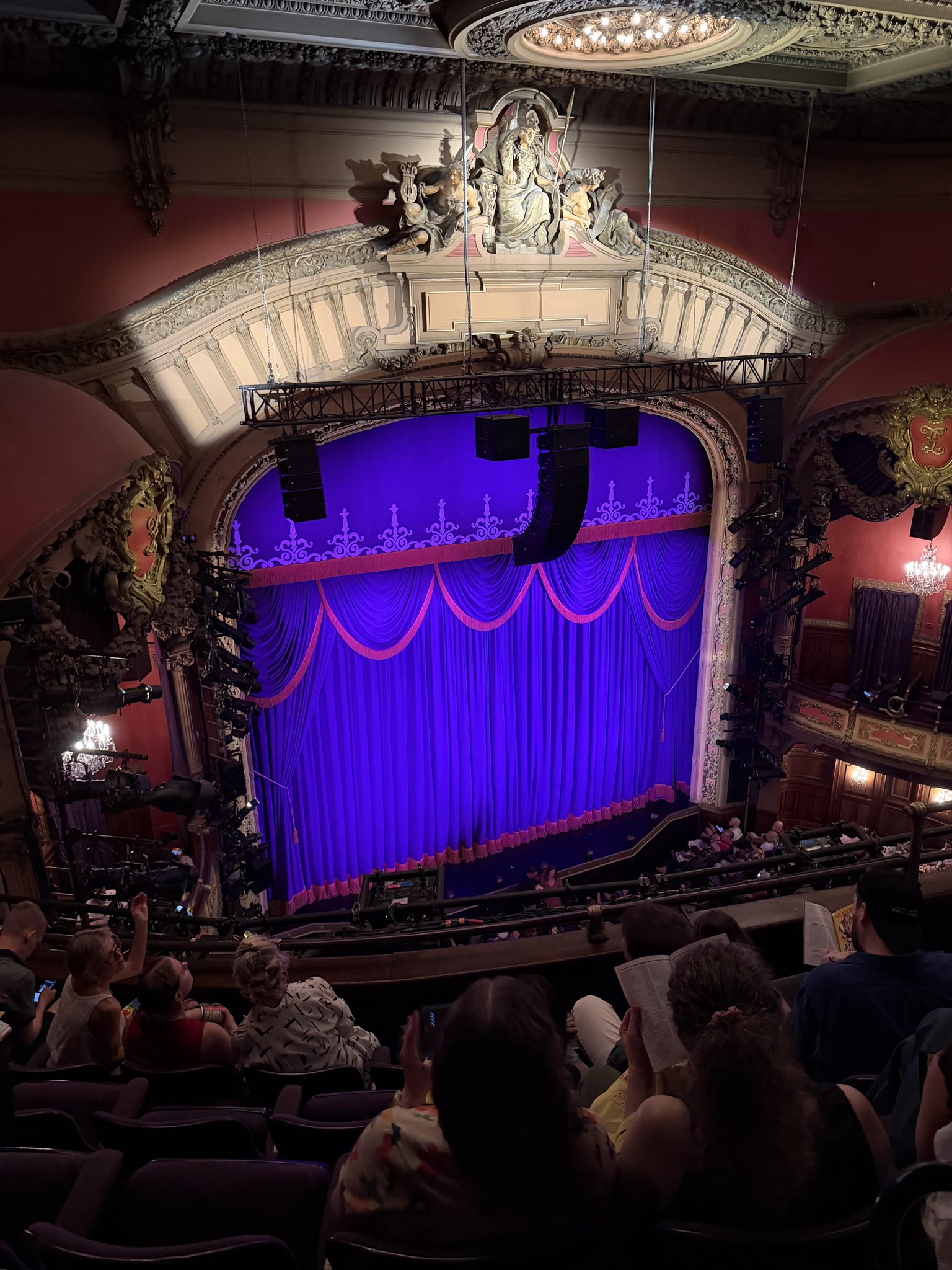 Vue réelle des fans prise de la Balcony Left au site Lyceum Theatre par Brodie R