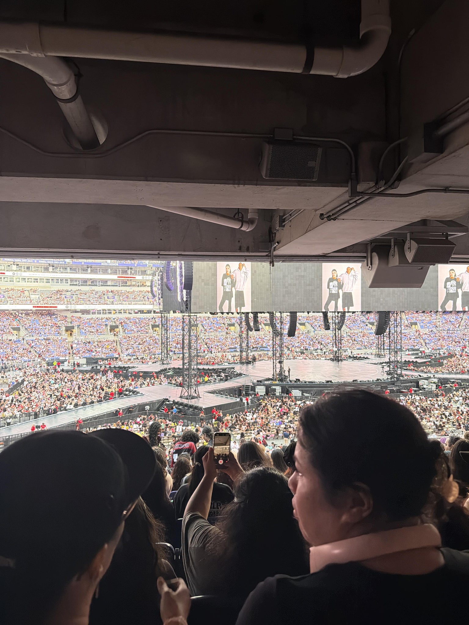 Vue réelle des fans prise de la Section 102 au site M&T Bank Stadium par Alaycia W