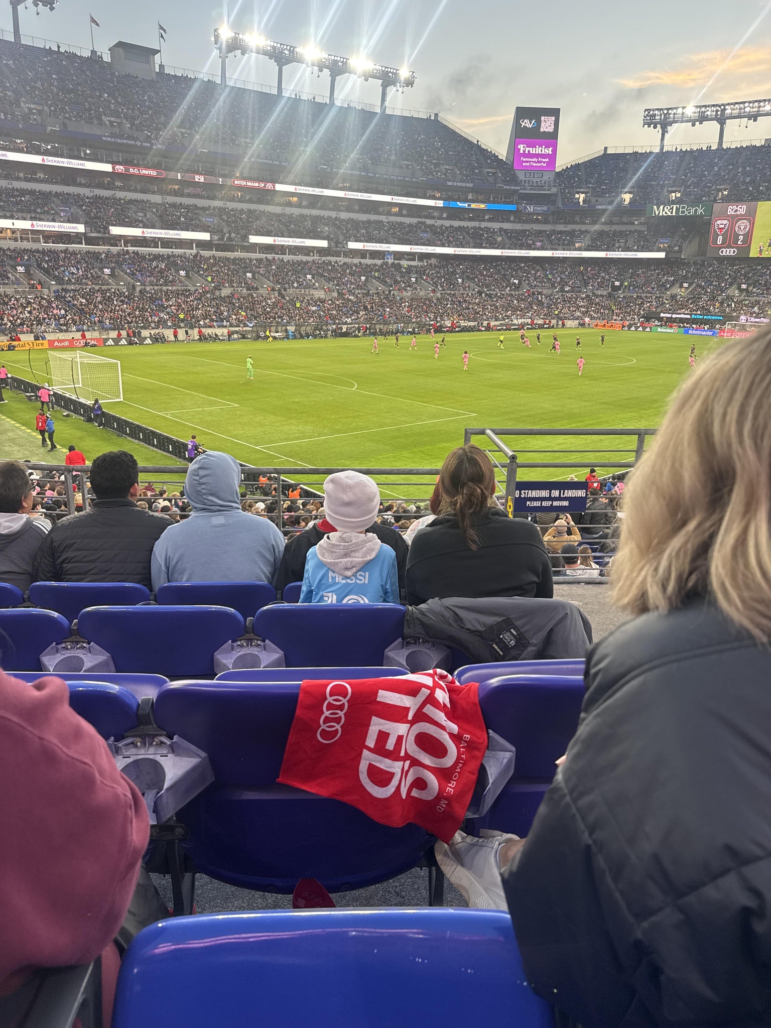 Vue réelle des fans prise de la Section 107 au site M&T Bank Stadium par Oscar O