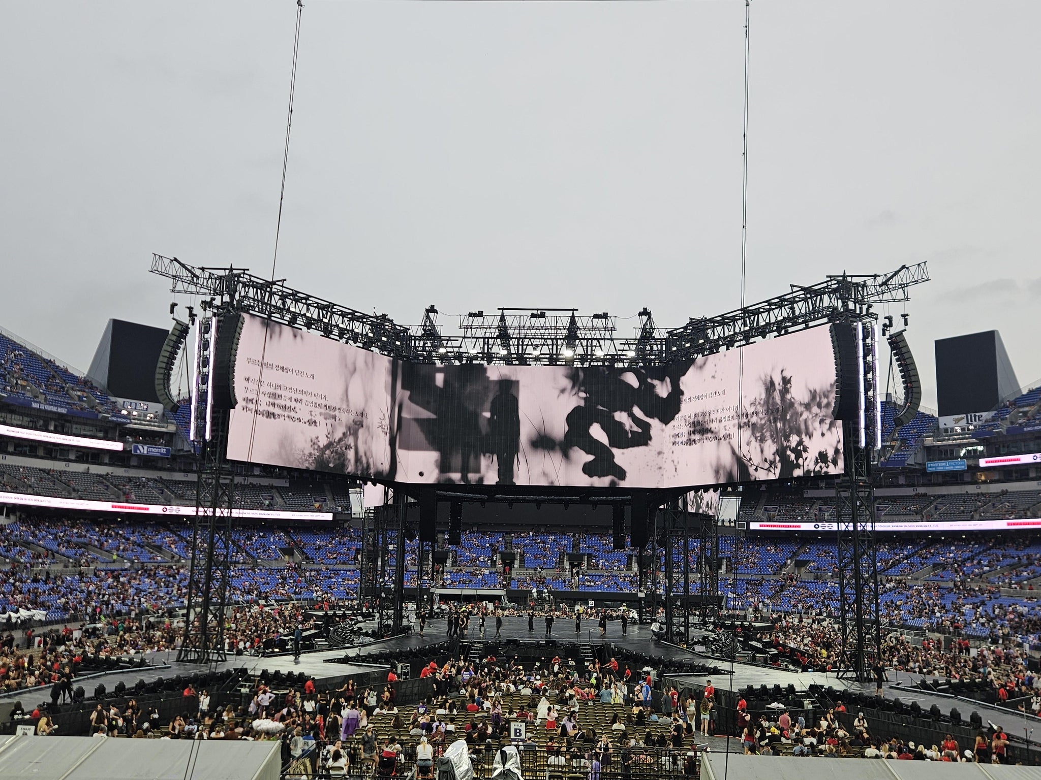 Vue réelle des fans prise de la Section 113 au site M&T Bank Stadium par Carlos R