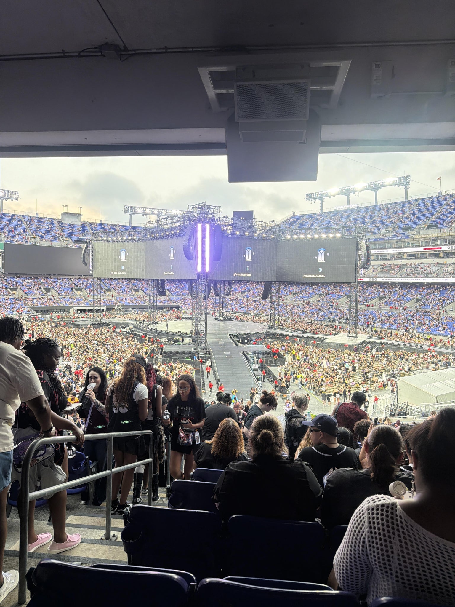 Vue réelle des fans prise de la Section 118 au site M&T Bank Stadium par Norah M