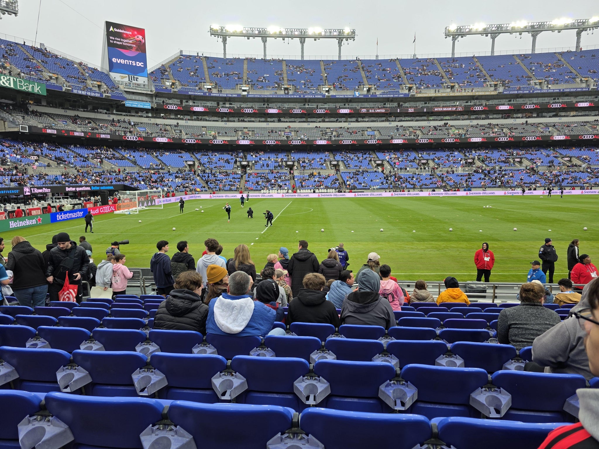 Vue réelle des fans prise de la Section 129 au site M&T Bank Stadium par Michael F