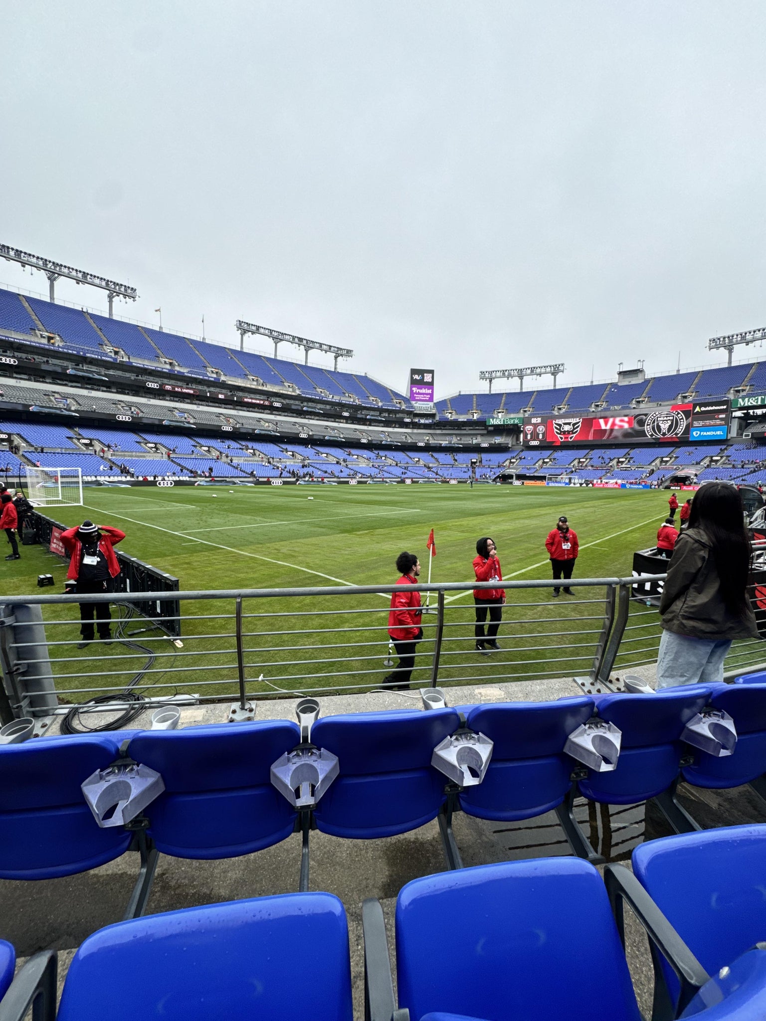 Vue réelle des fans prise de la Section 134 au site M&T Bank Stadium par Reyna M