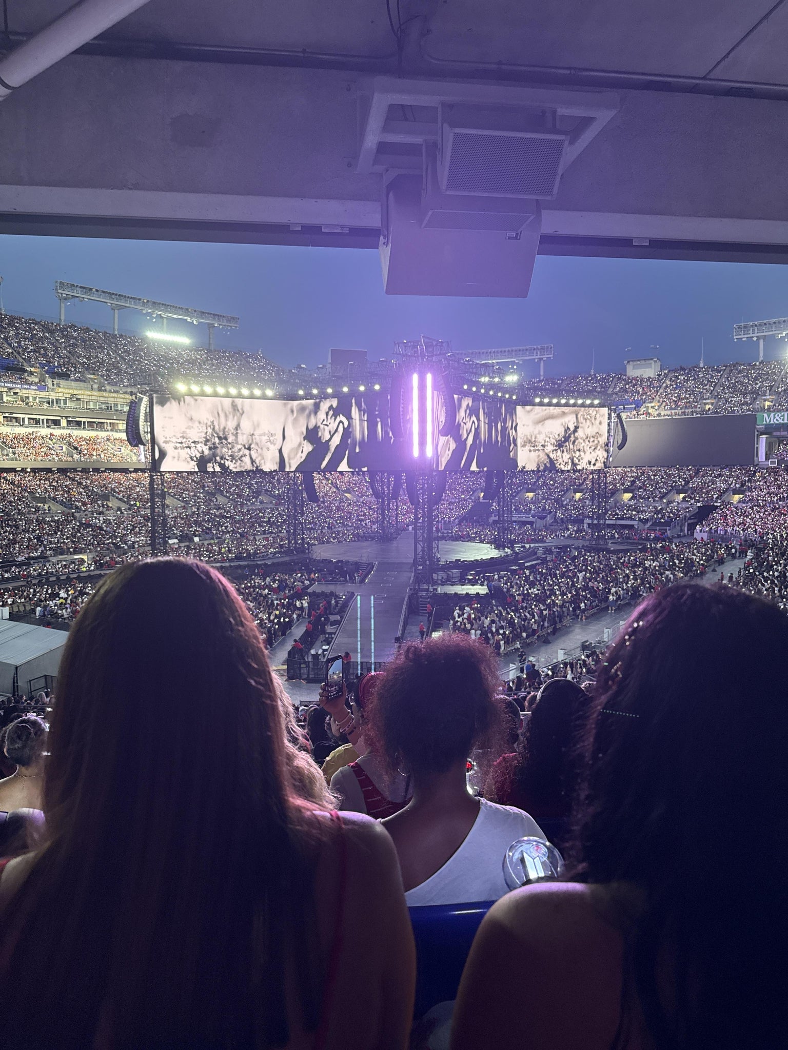 Vue réelle des fans prise de la Section 135 au site M&T Bank Stadium par Elega L
