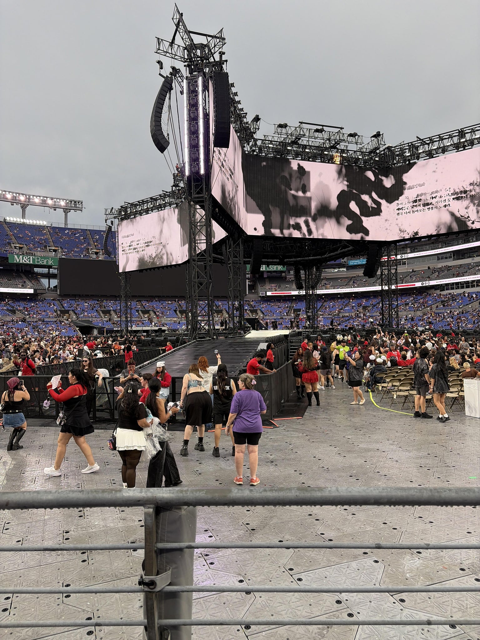 Vue réelle des fans prise de la Section 144 au site M&T Bank Stadium par Shelby B