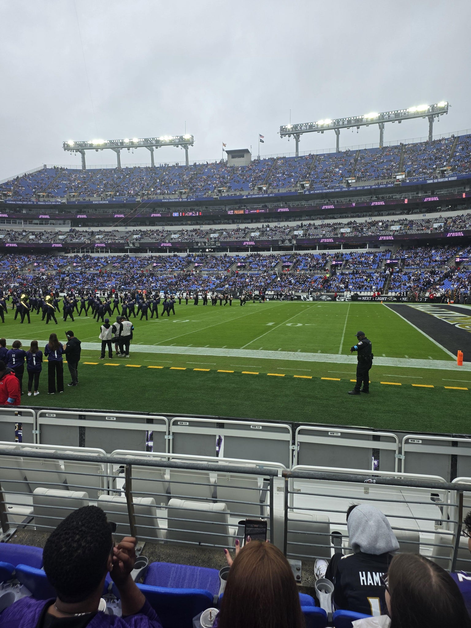 Vue réelle des fans prise de la Section 150 au site M&T Bank Stadium par Maria L