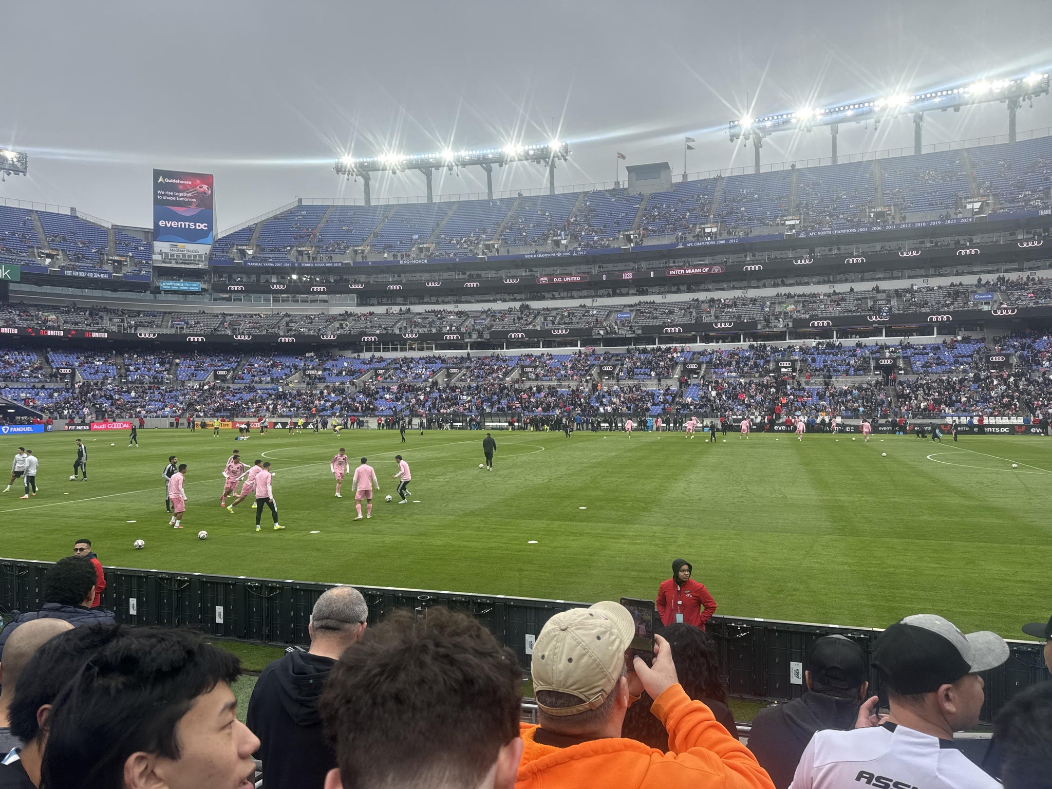 Vue réelle des fans prise de la Section 152 au site M&T Bank Stadium par Lance C
